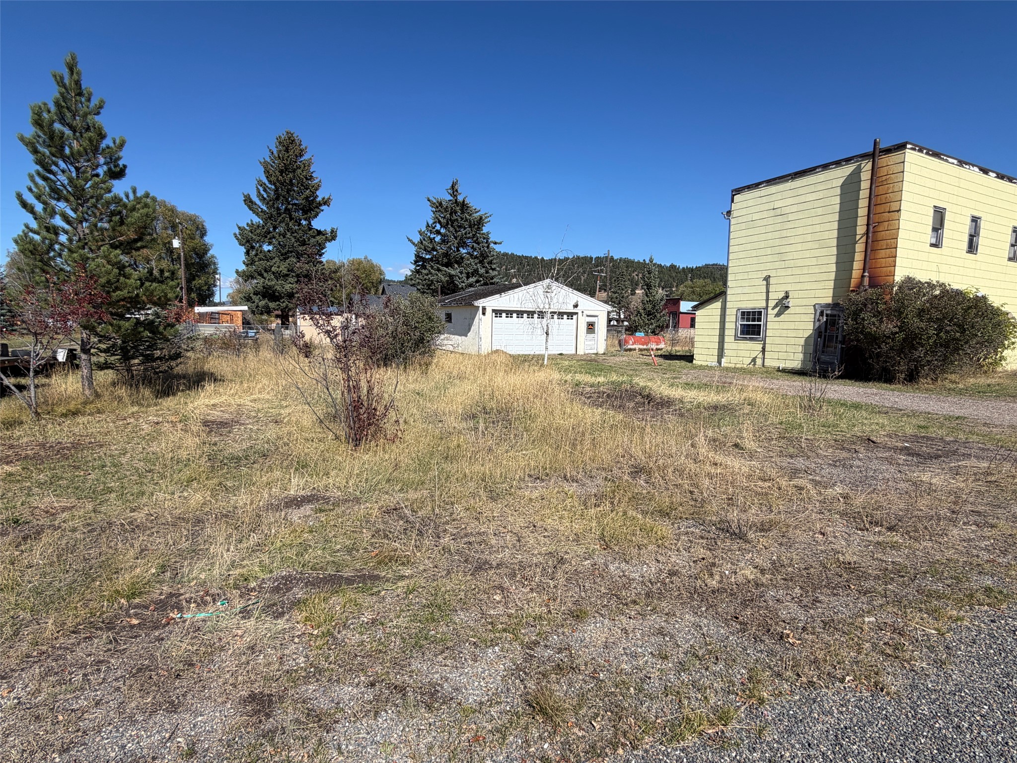 104 Main Street W Property Photo 2