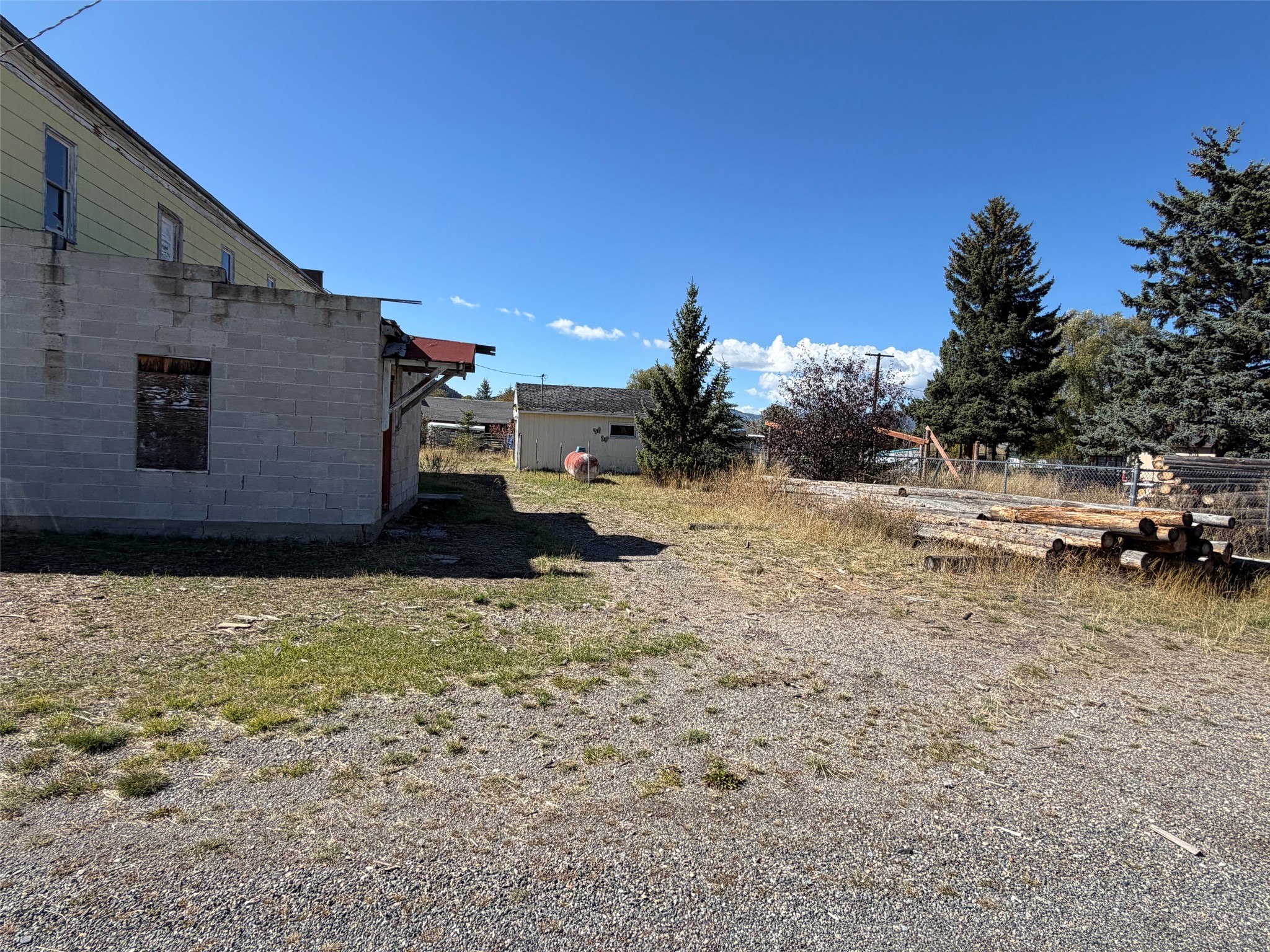 104 Main Street W Property Photo 4