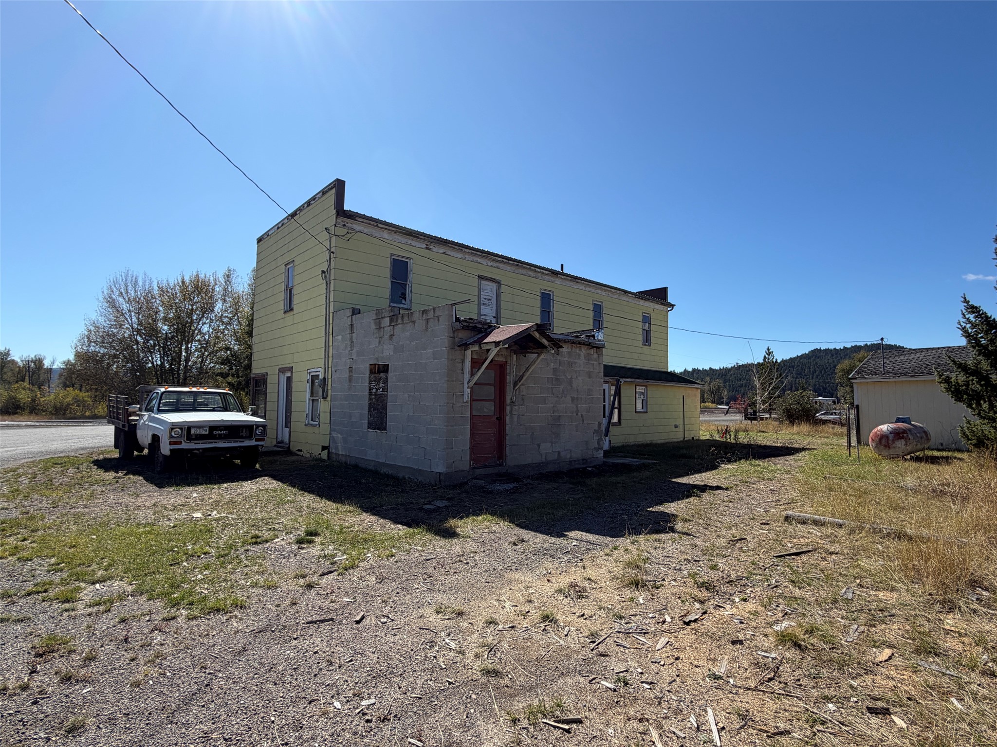 104 Main Street W Property Photo 5