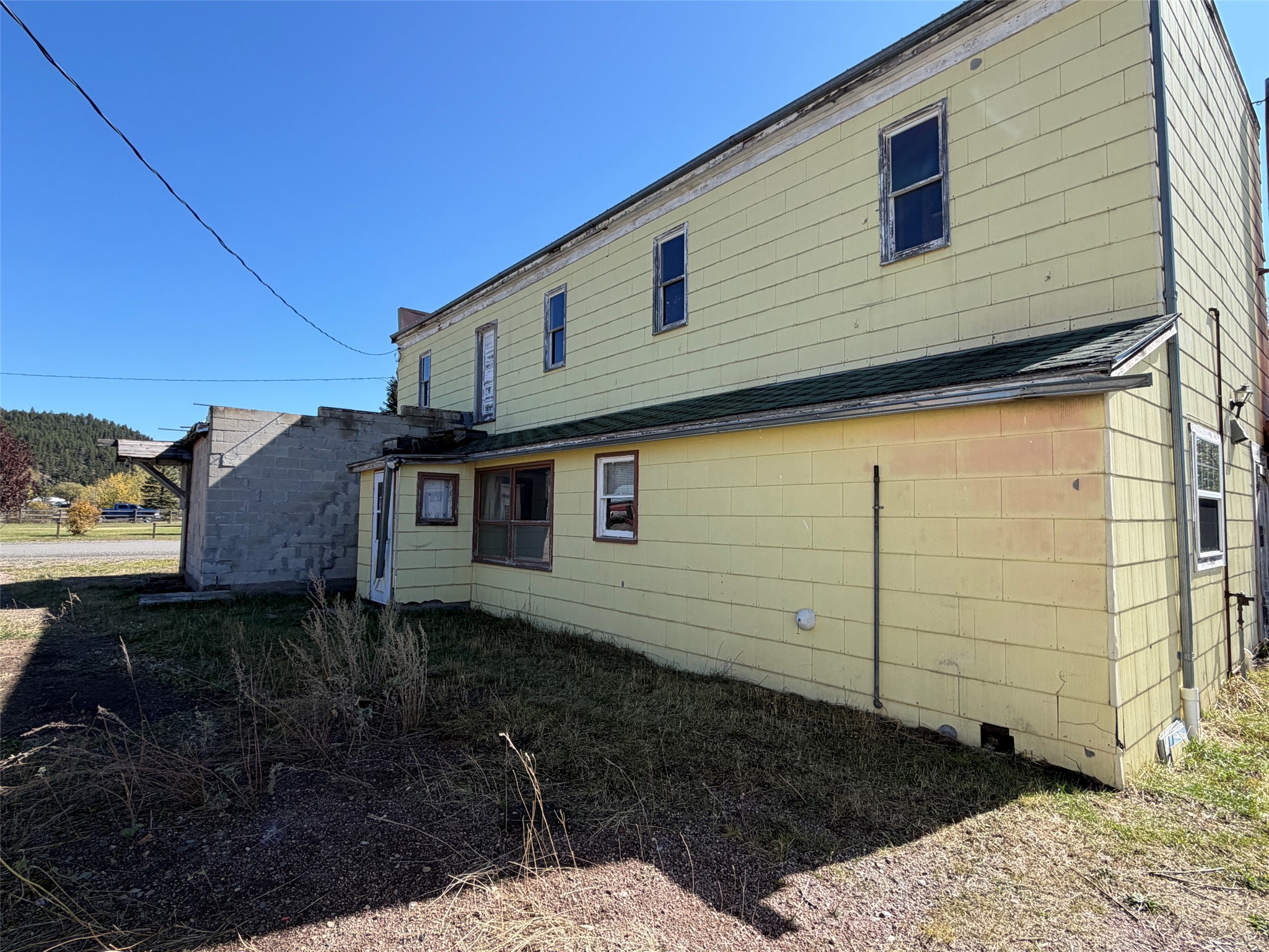 104 Main Street W Property Photo 6