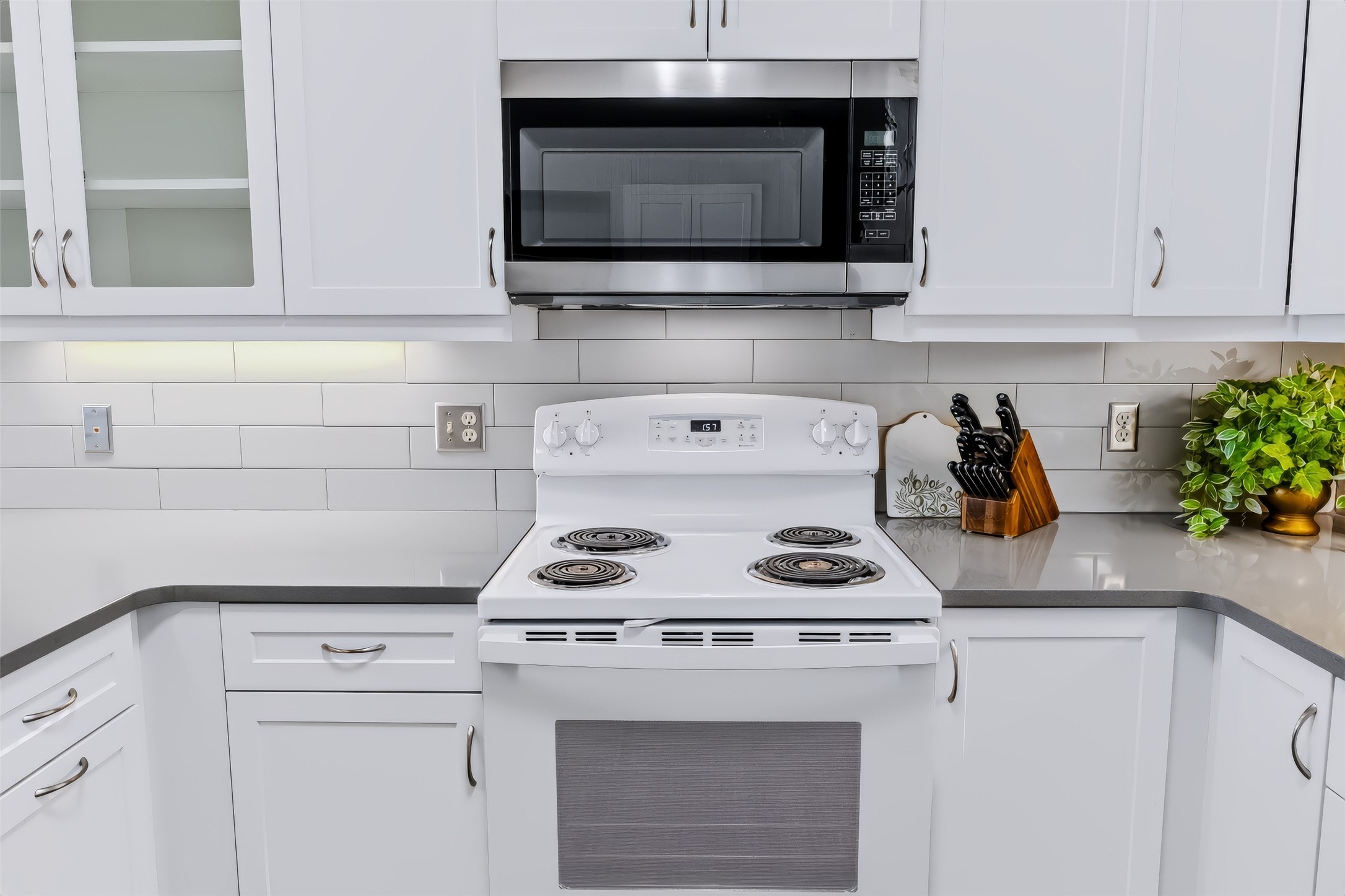 100 Woodlands Way B-204 Property Photo 3