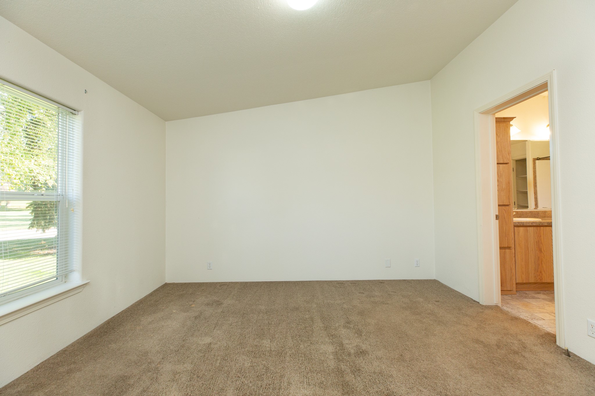 10011 Gateway Road 23 Property Photo 14