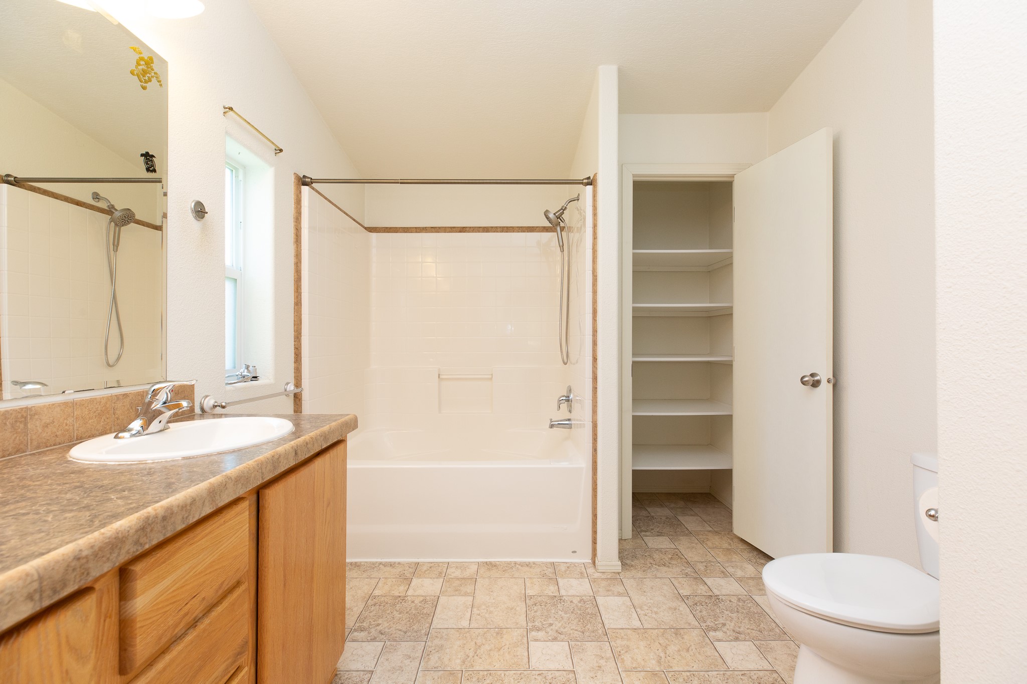 10011 Gateway Road 23 Property Photo 16