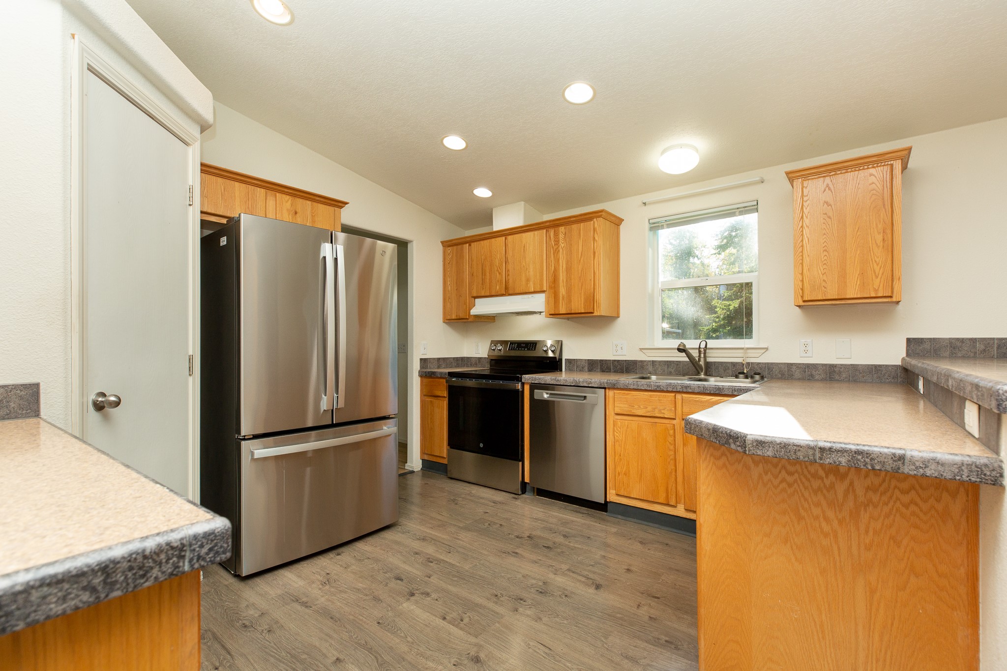 10011 Gateway Road 23 Property Photo 21