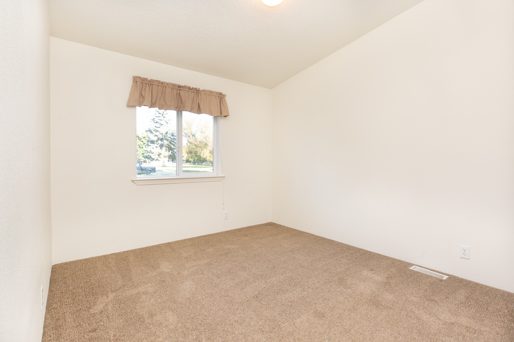 10011 Gateway Road 23 Property Photo 34