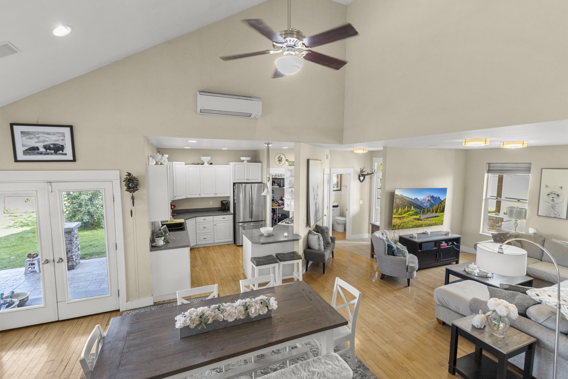 990 Farm Road Property Photo 21