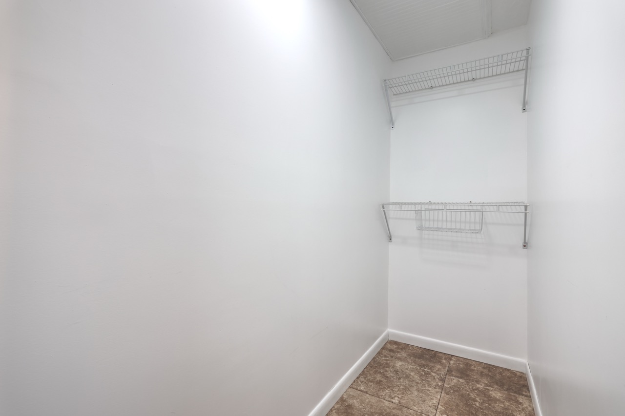 1026 Hauser Boulevard Property Photo 8