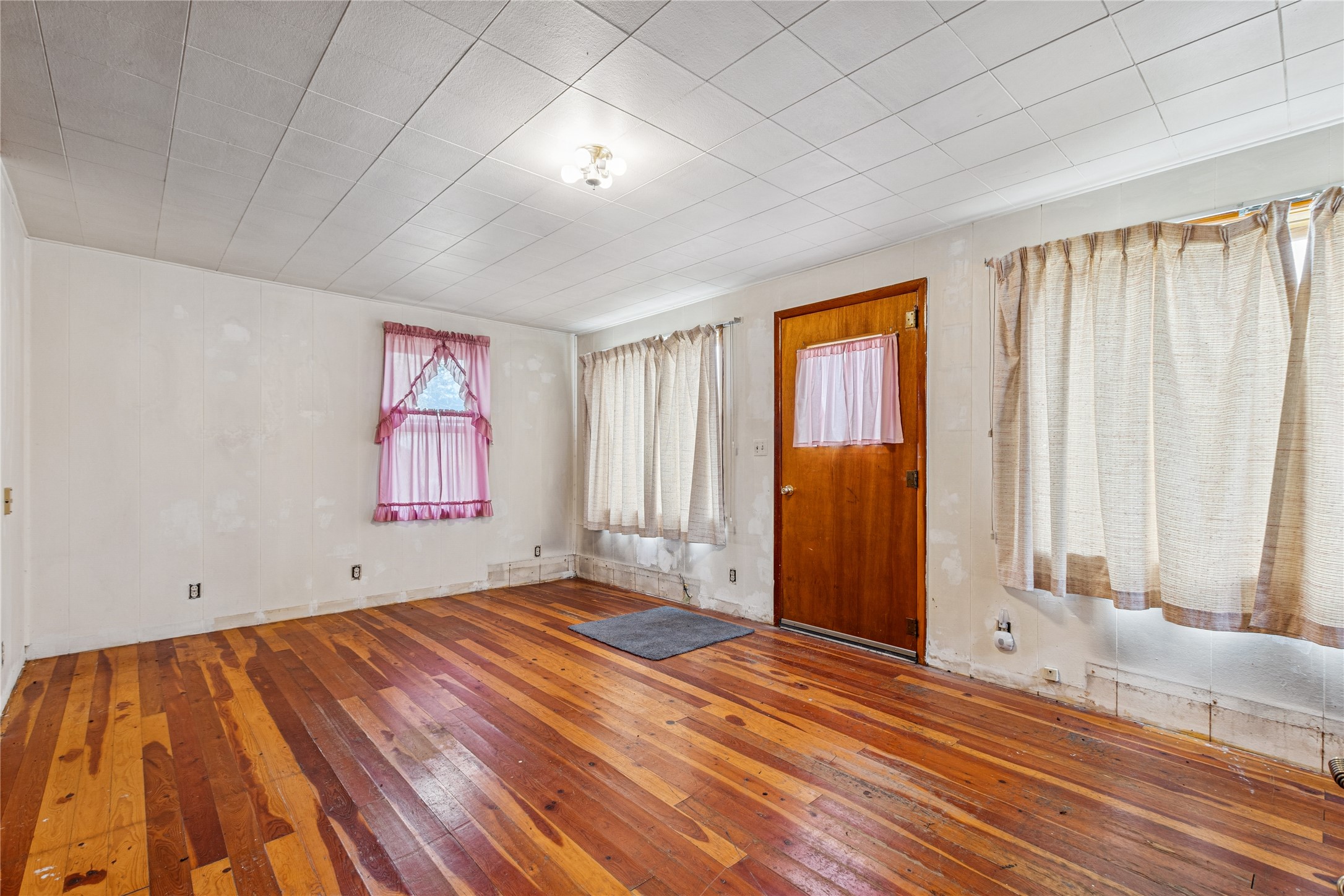 106 West Avenue S Property Photo 4