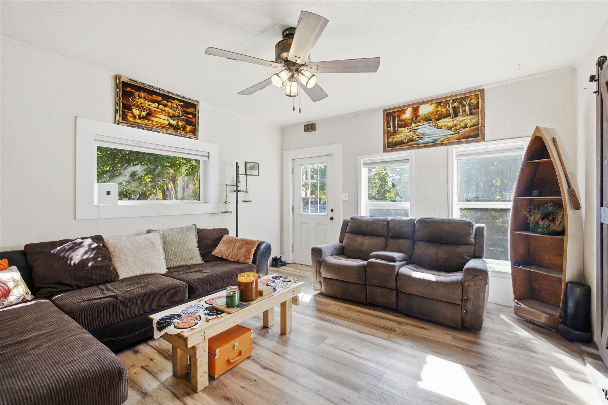 537 2nd Street W Property Photo 3
