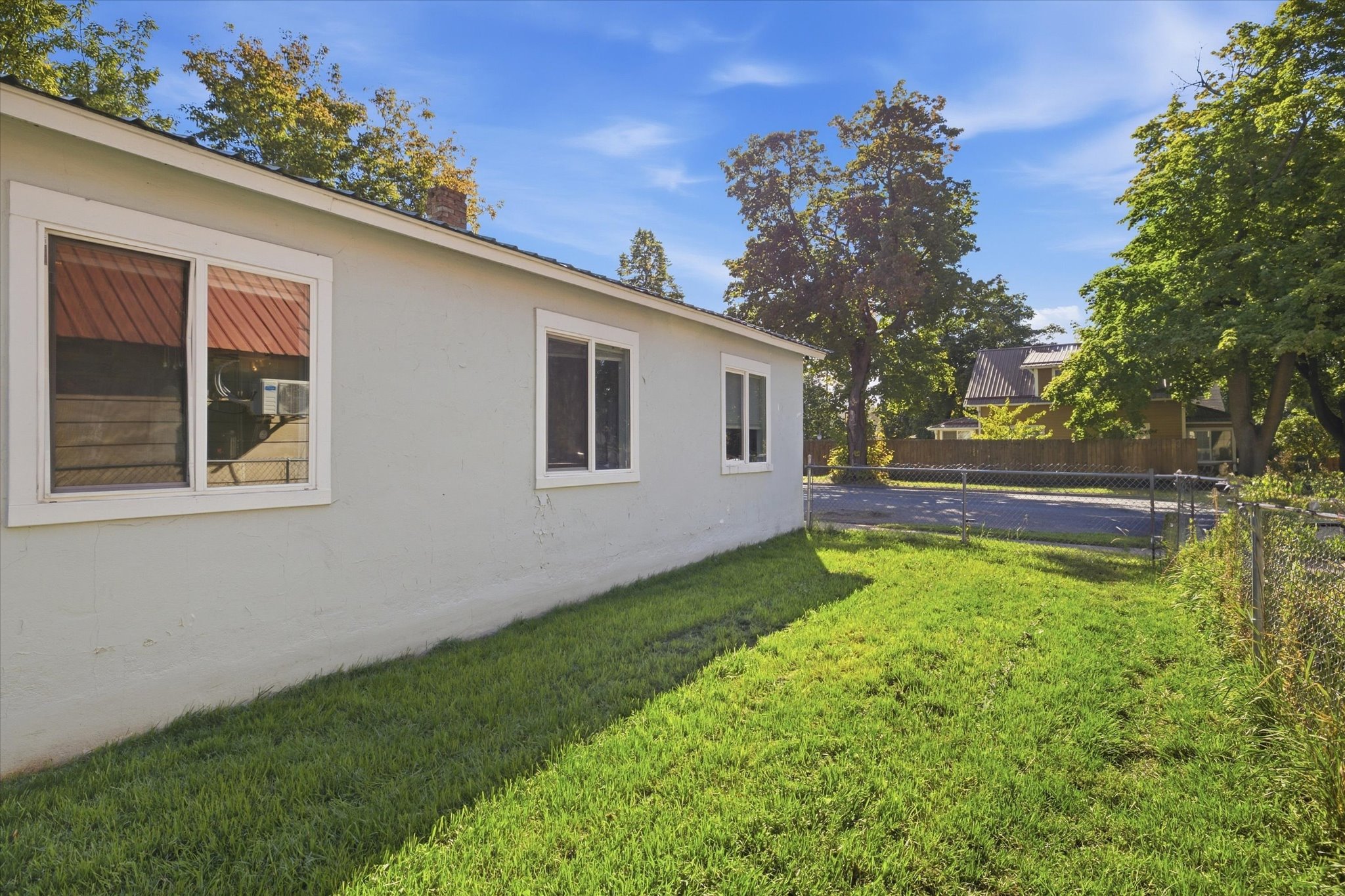 537 2nd Street W Property Photo 20