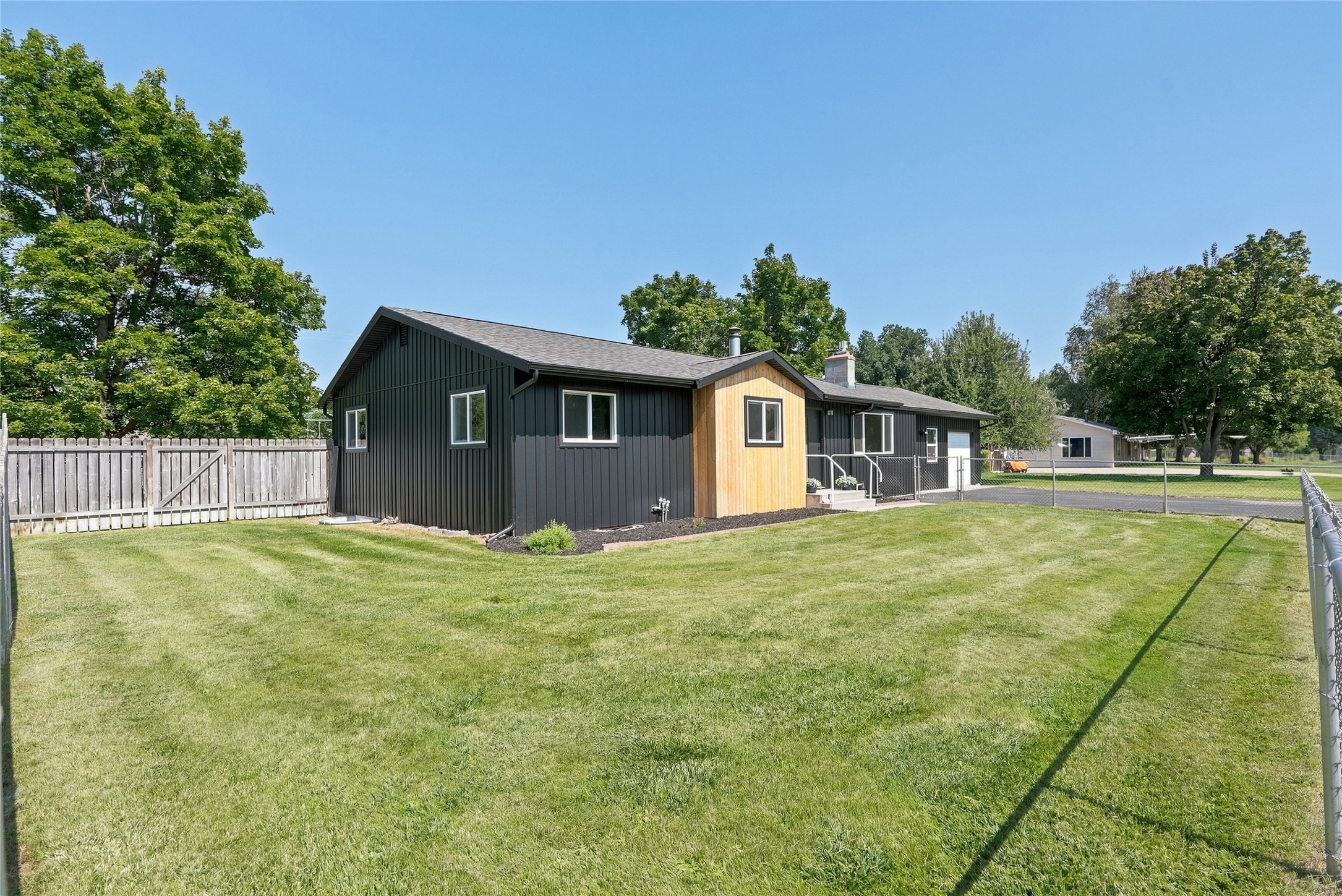 3412 Helena Drive Property Photo 4