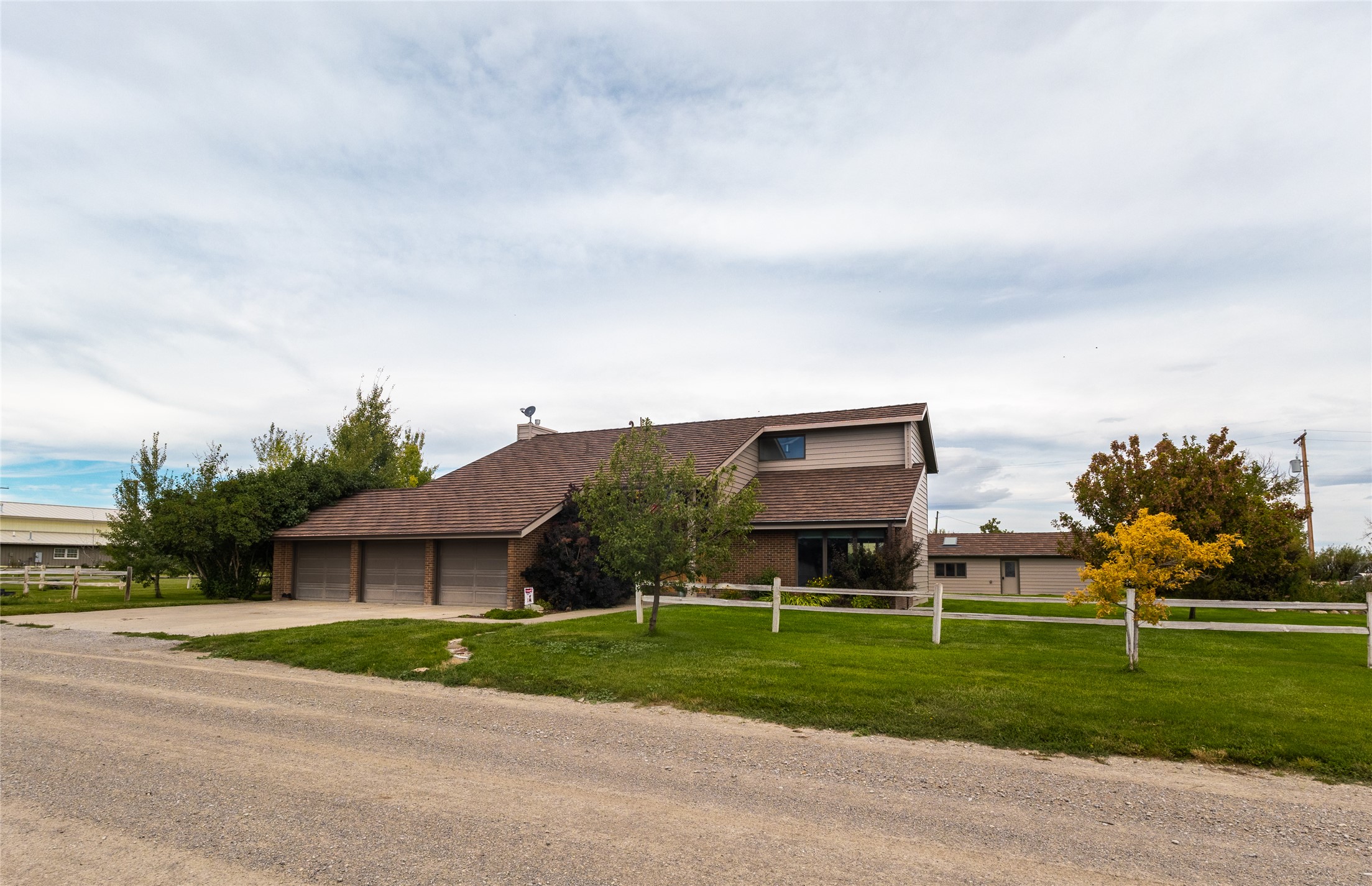 313 Ponoka Avenue Property Photo 1