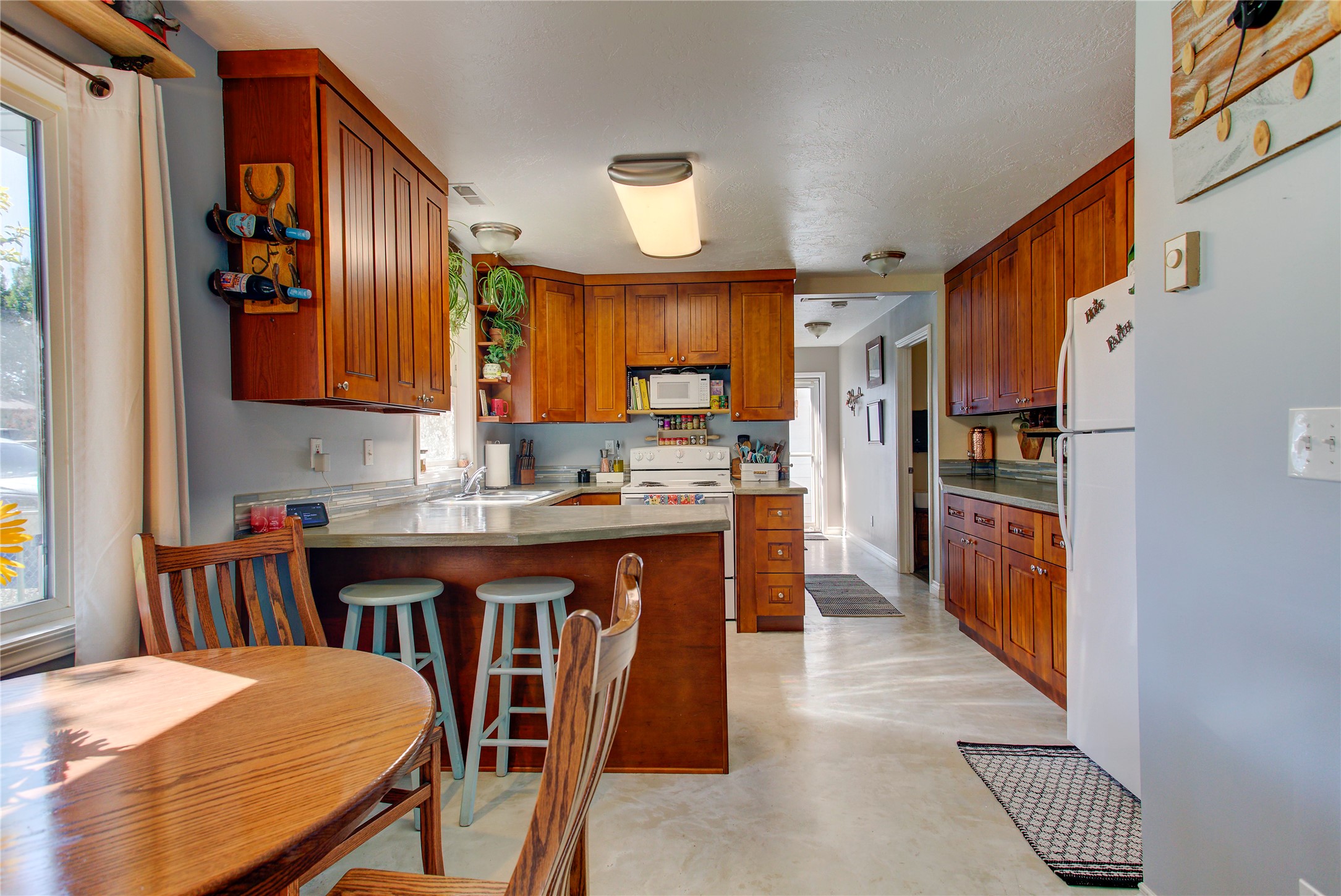 3710 E Riggs Street Property Photo 6