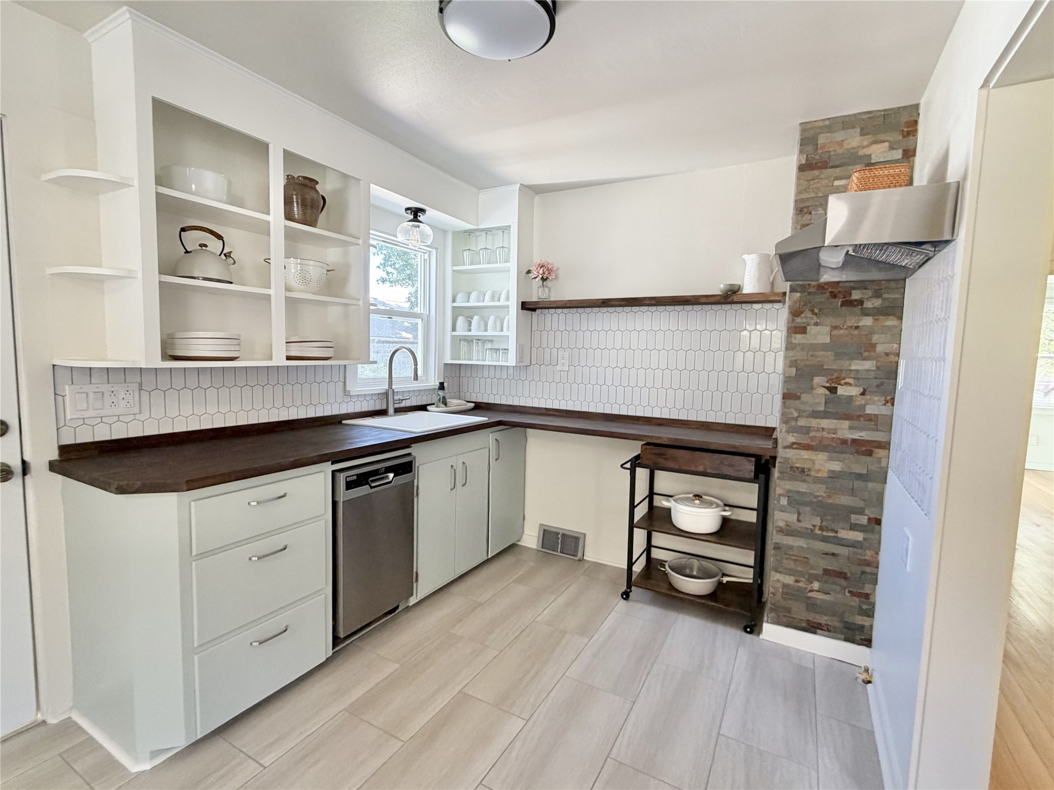 612 Sommers Street Property Photo 3