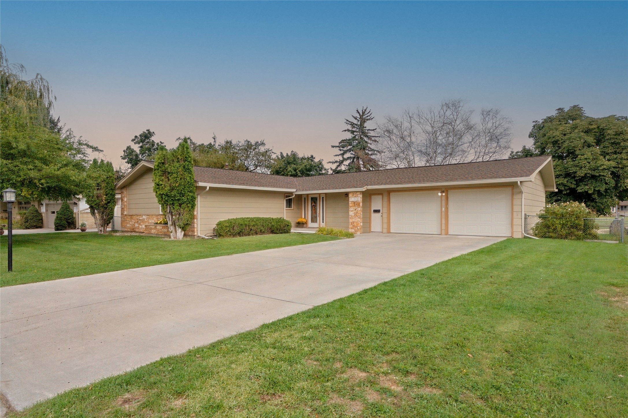3817 Bellecrest Drive Property Photo 1