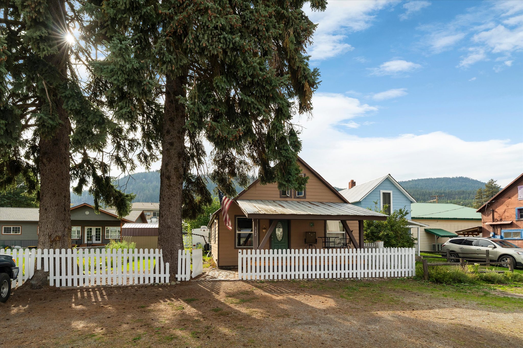 312 E Kootenai Avenue Property Photo 1