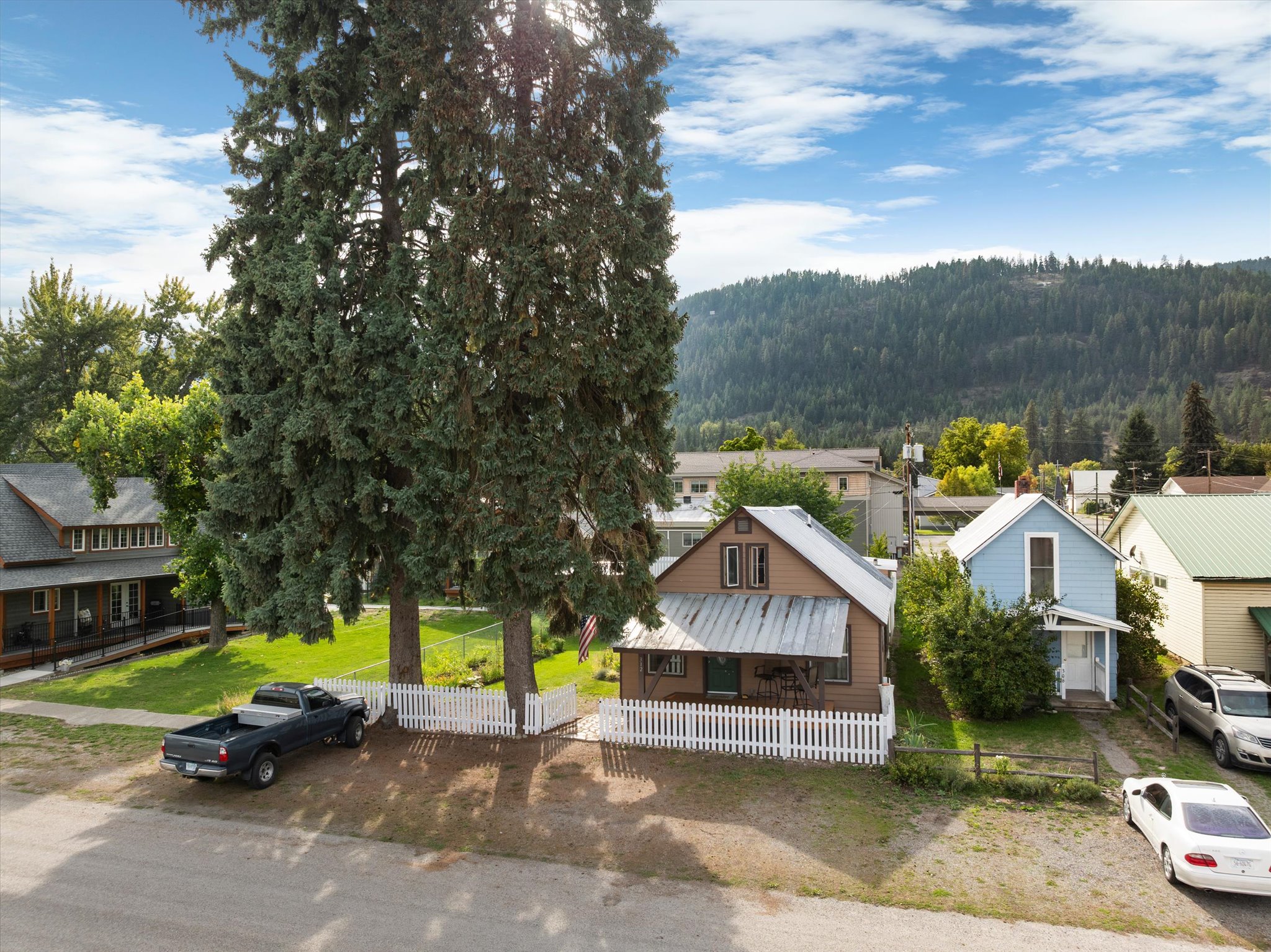 312 E Kootenai Avenue Property Photo 2