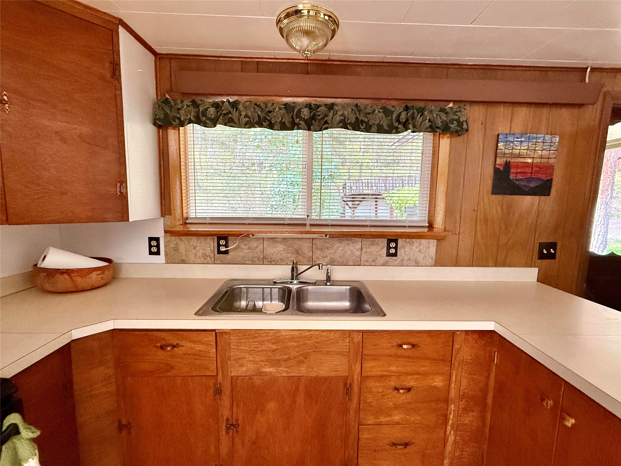 251 River Road W Property Photo 10