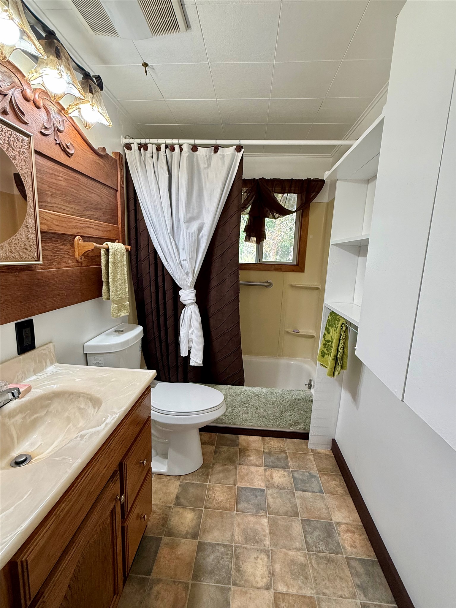 251 River Road W Property Photo 12