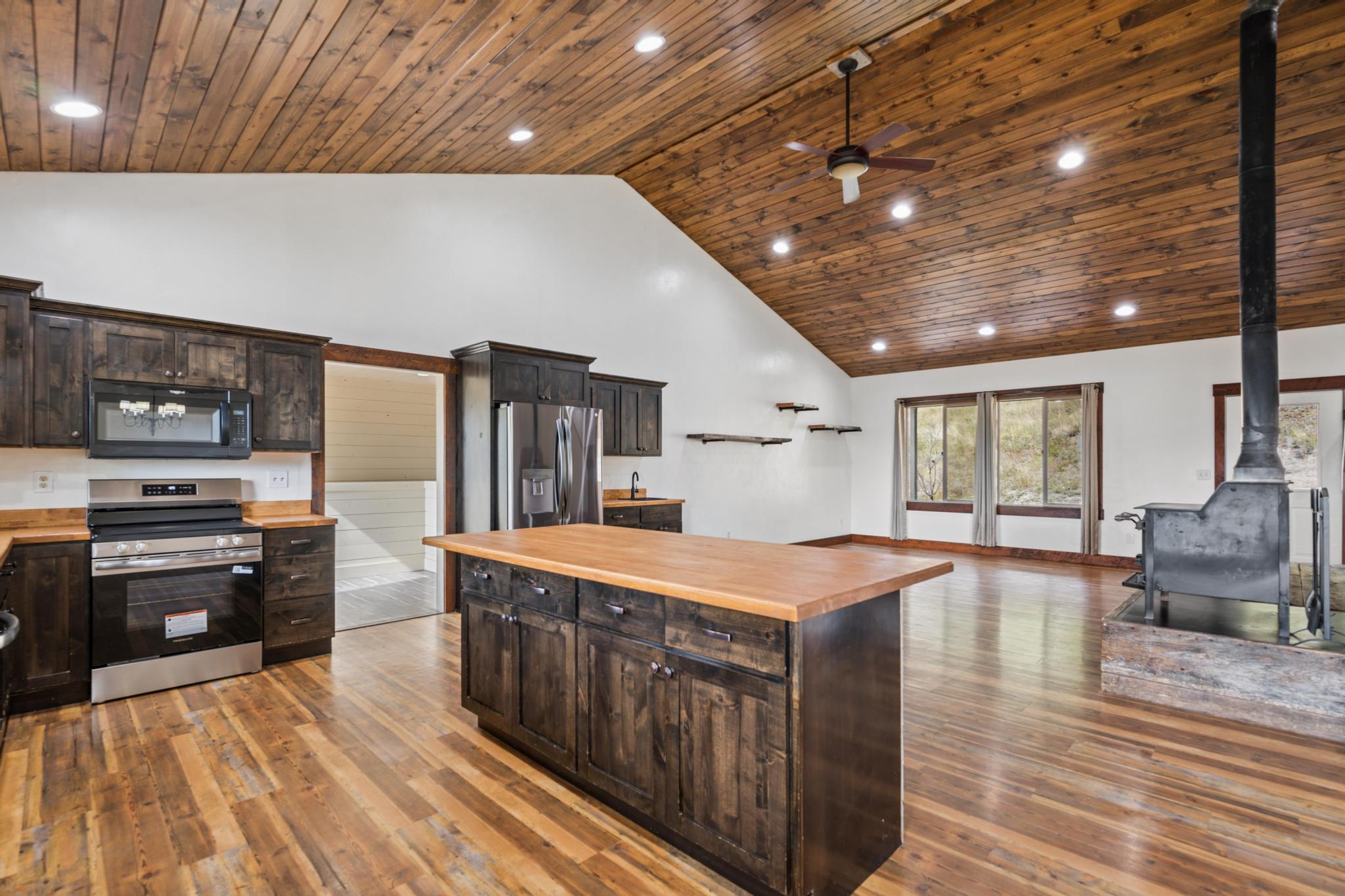 20689 Bower Lane Property Photo 13