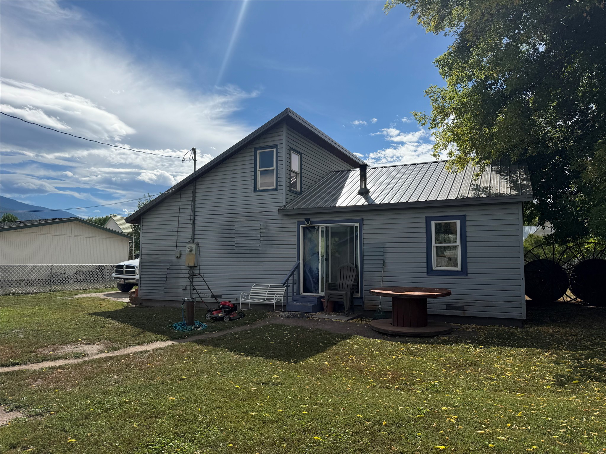 208 E Meany Street Property Photo 3