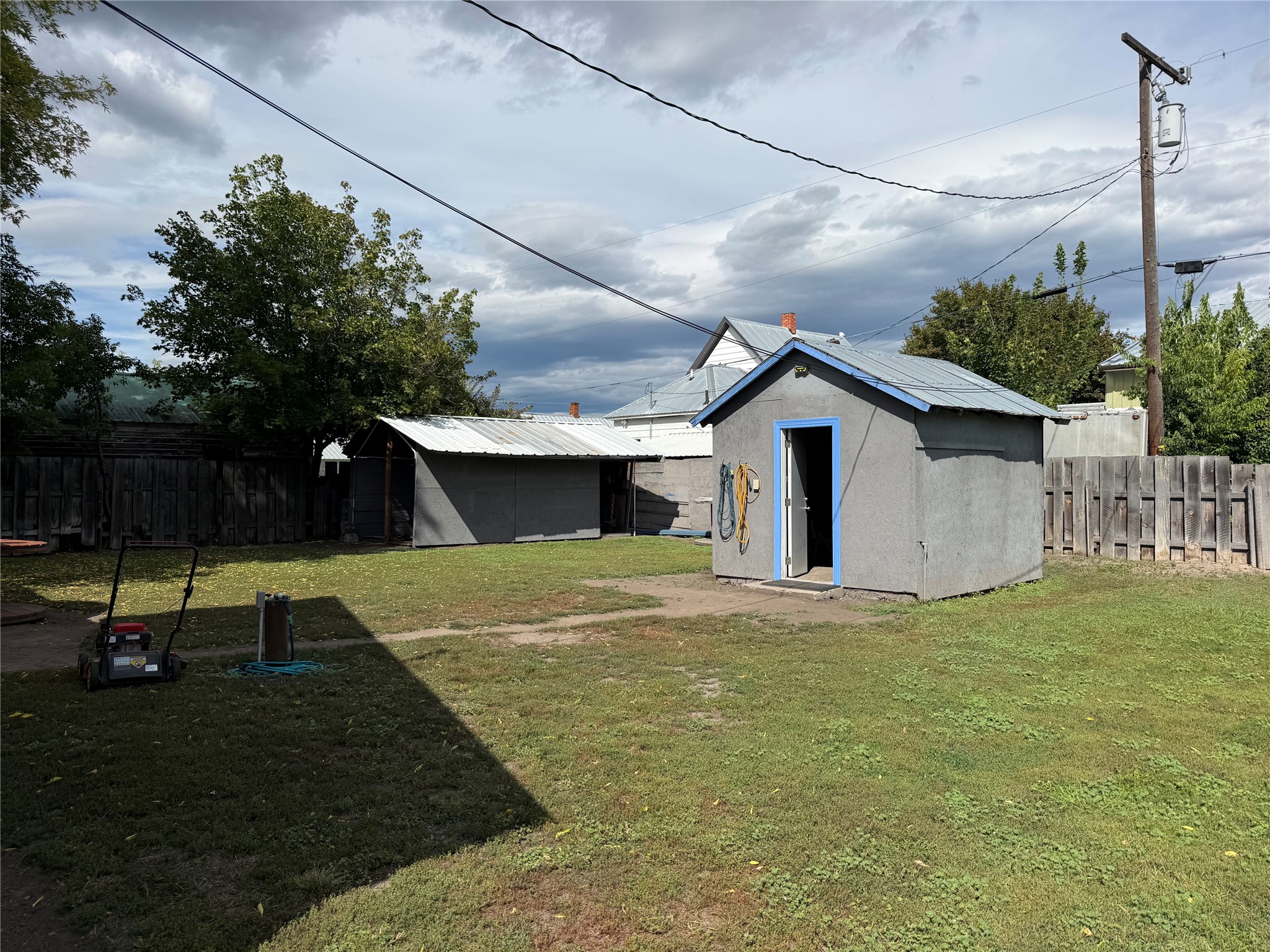 208 E Meany Street Property Photo 5