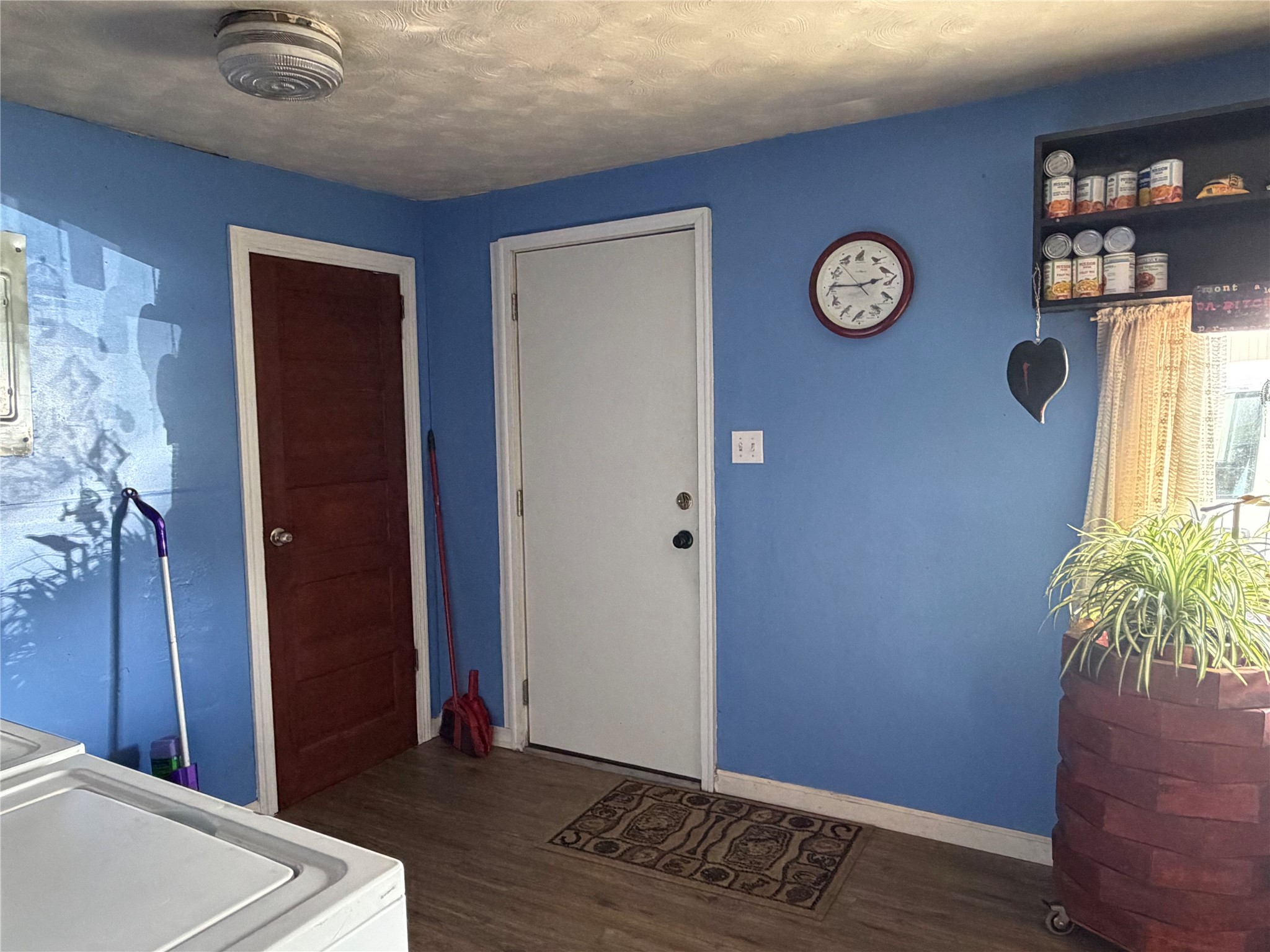 208 E Meany Street Property Photo 8