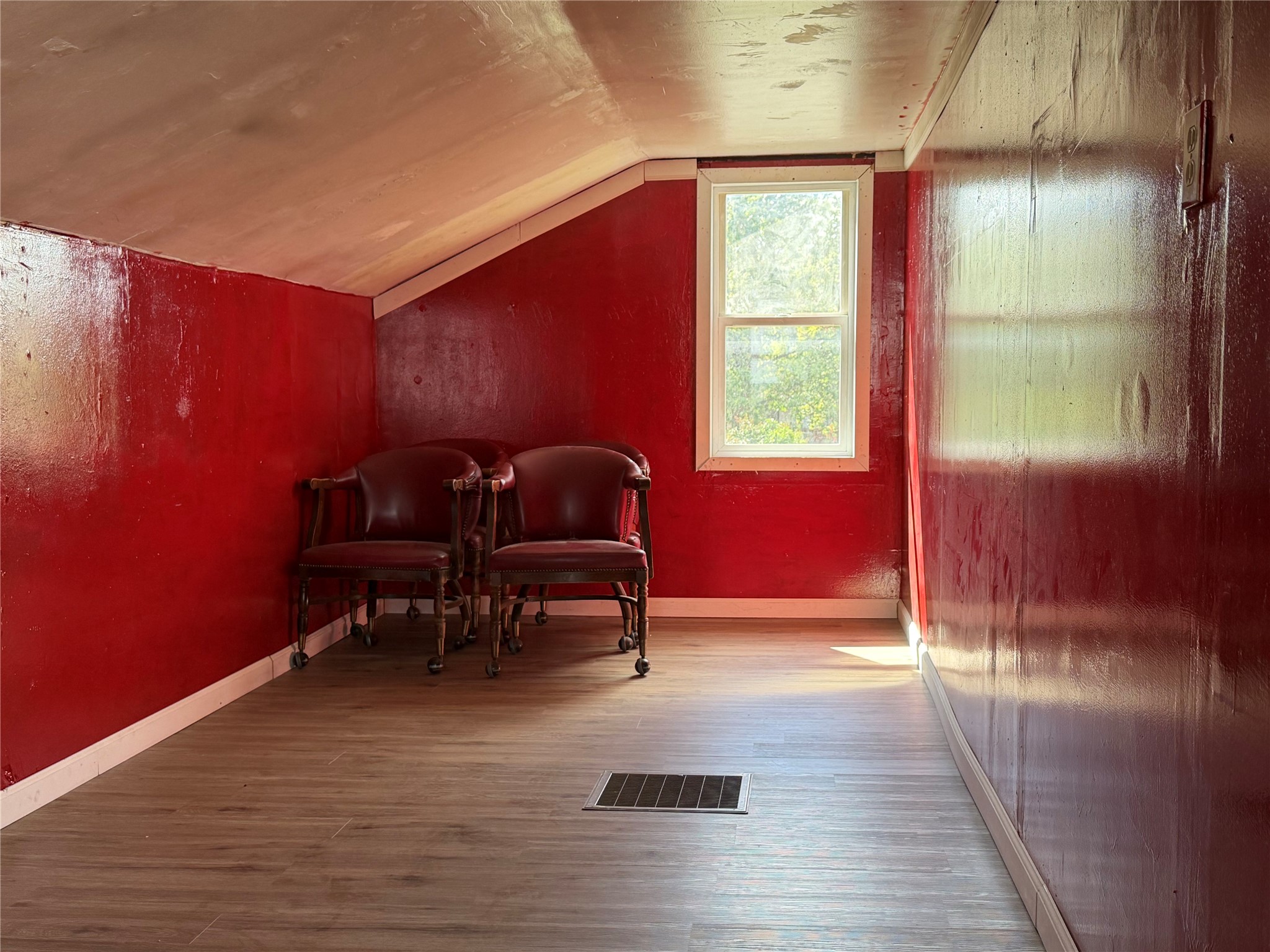 208 E Meany Street Property Photo 15