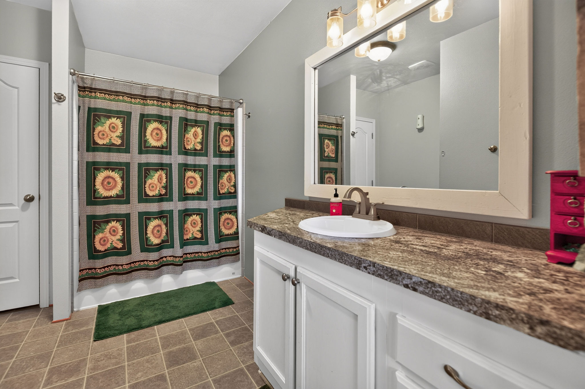 13 Desert Drive Property Photo 18