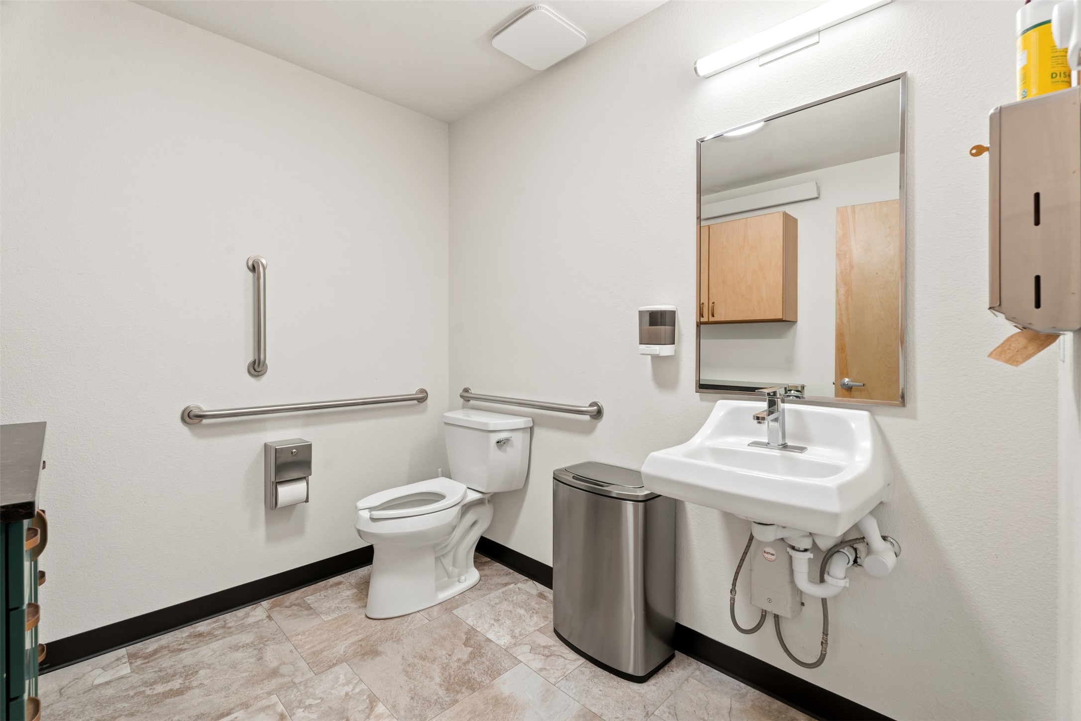 5730 Expressway F Property Photo 11