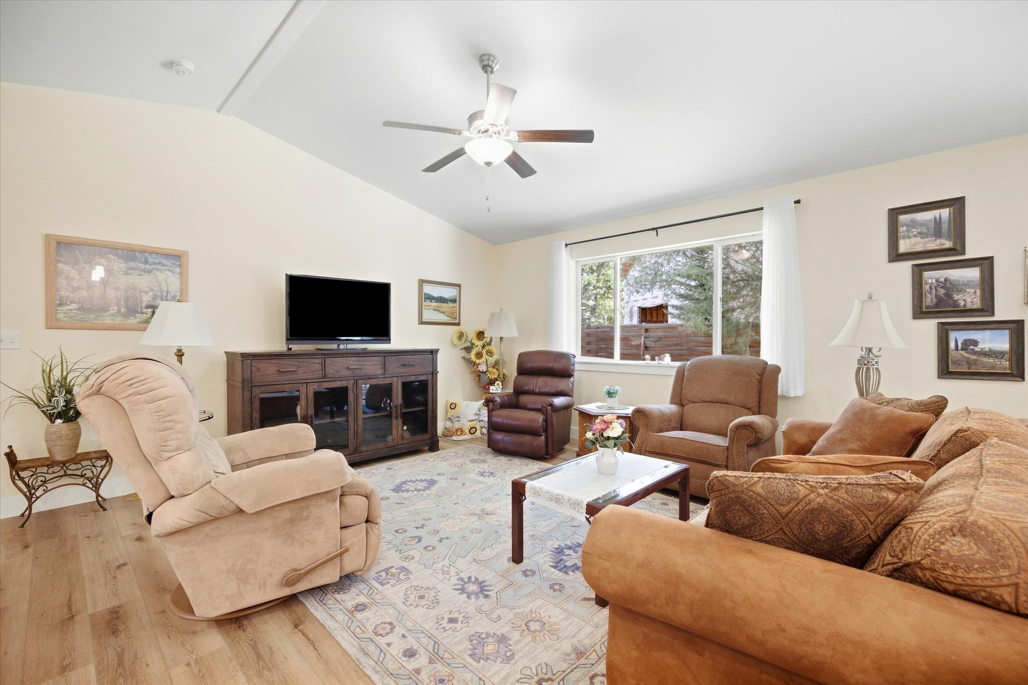 449 Kendal Loop Property Photo 12