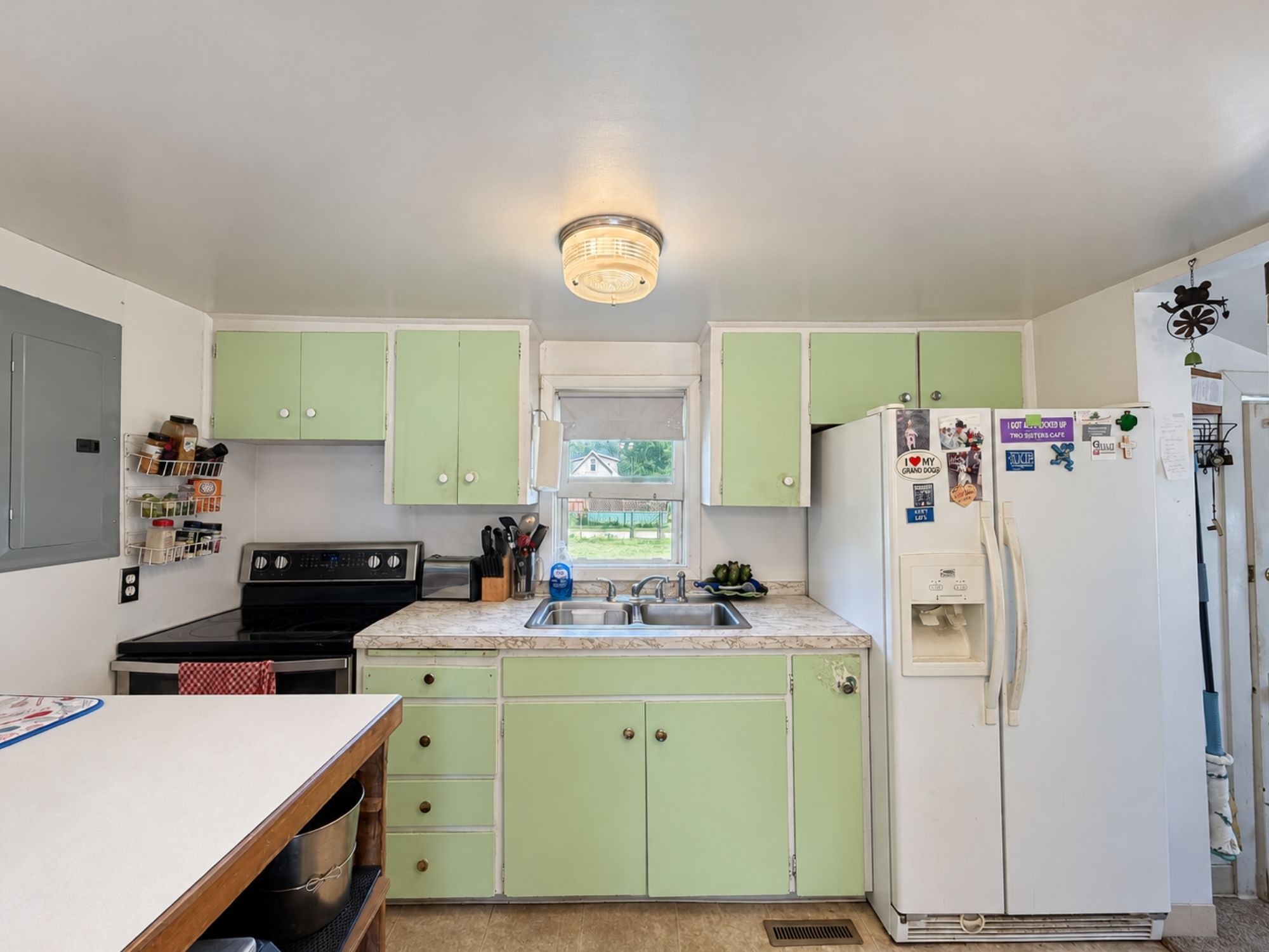 909 1st Avenue Nw Property Photo 4
