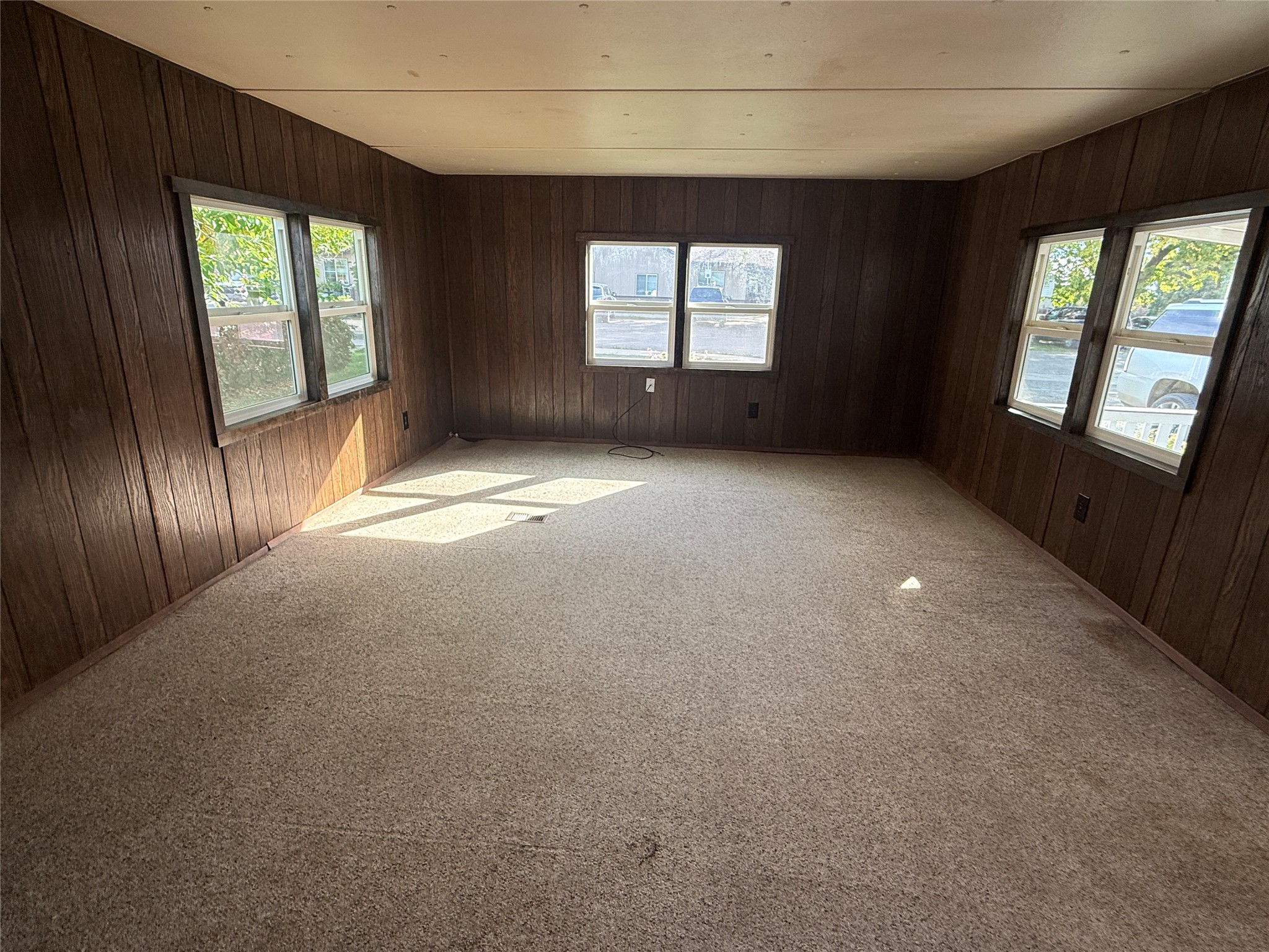 53311 1st Avenue W Property Photo 9