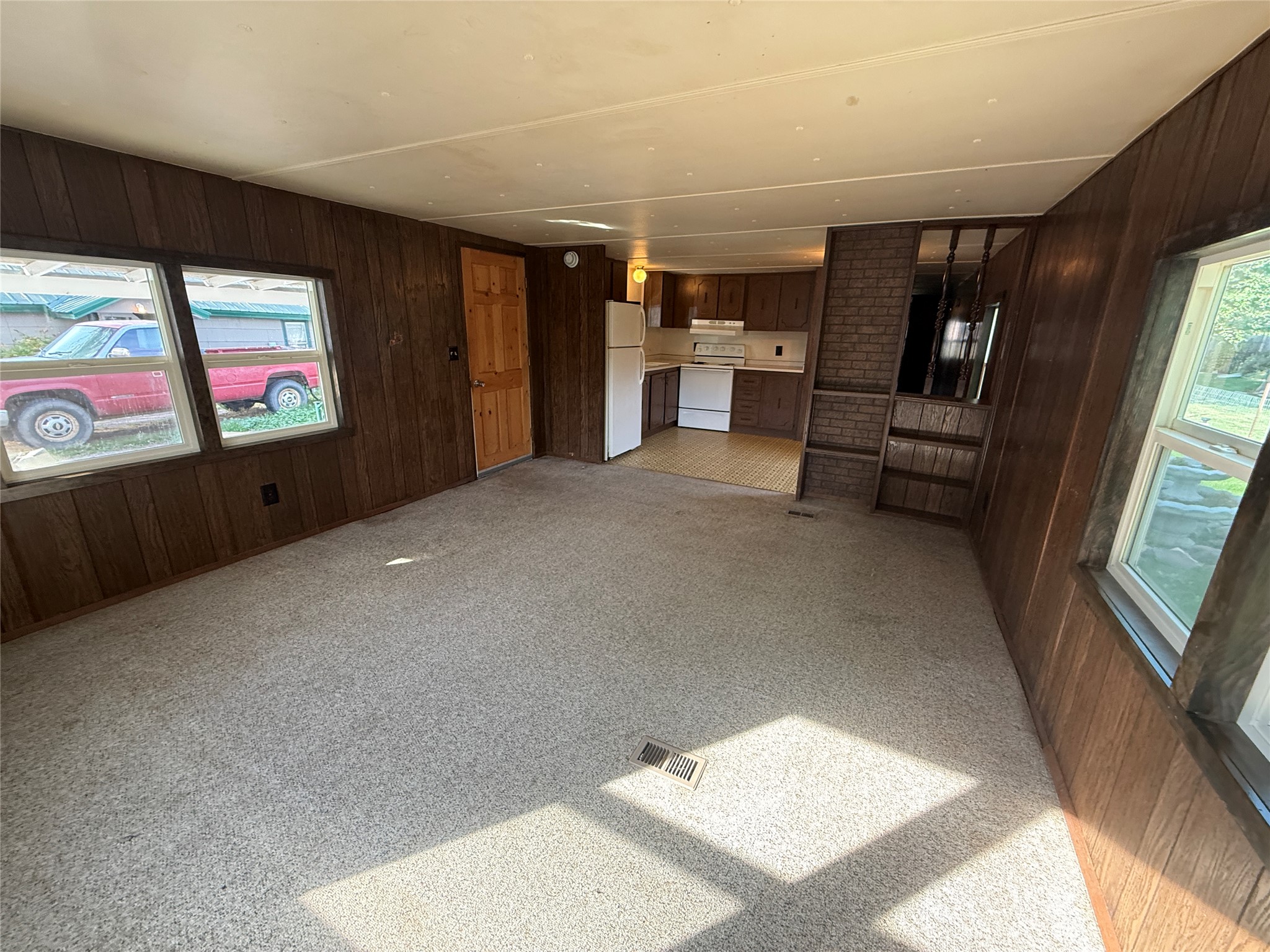 53311 1st Avenue W Property Photo 11