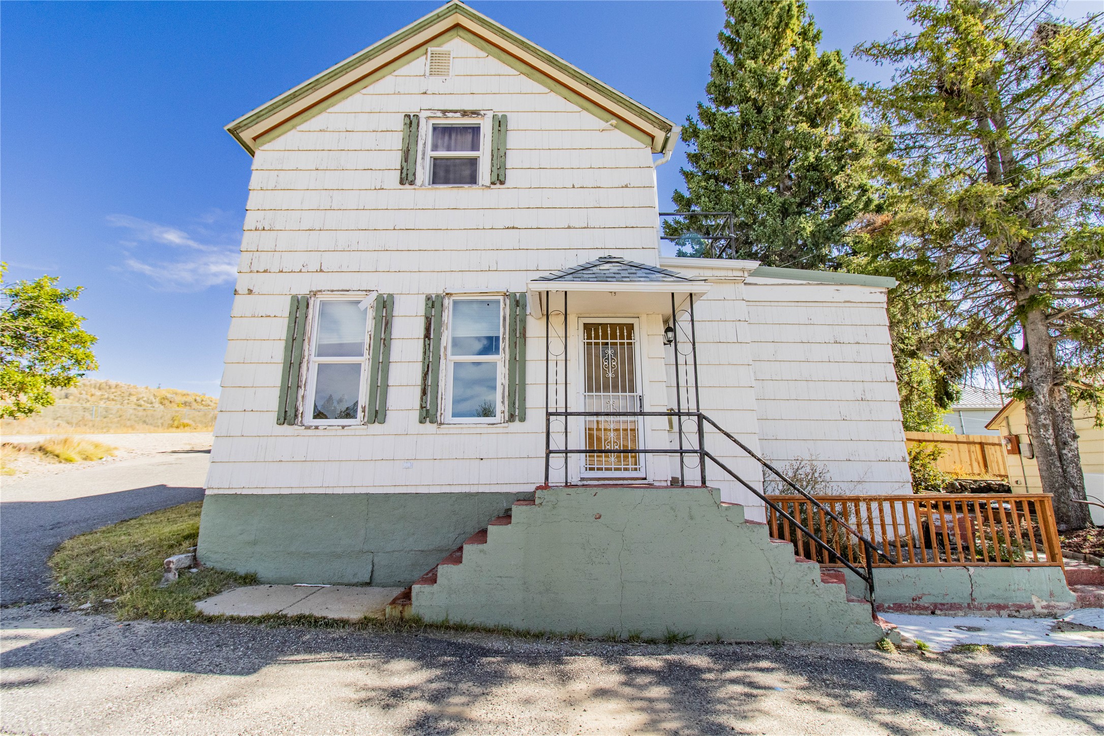 1608 1st Street Property Photo 1