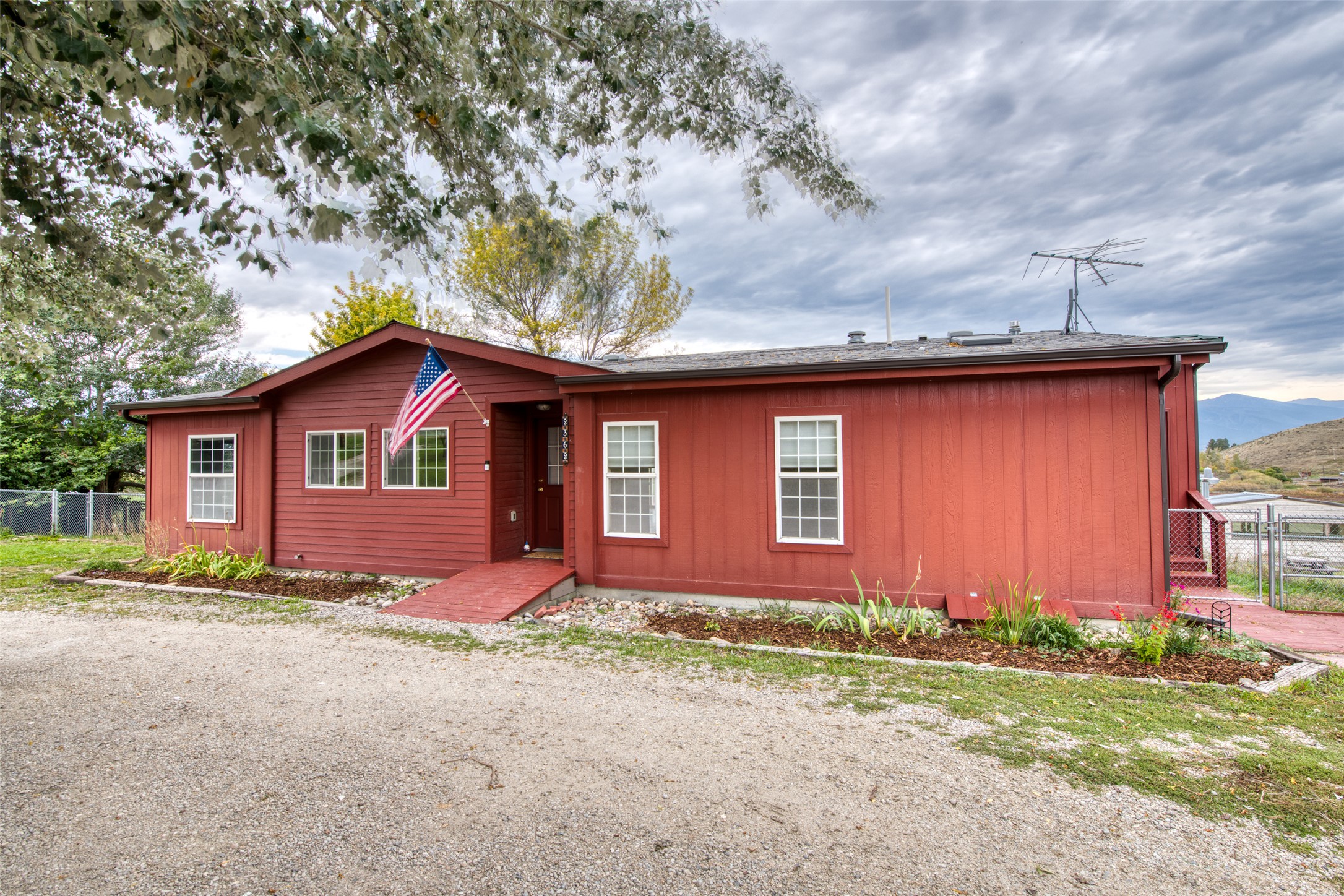 2362 147 Drive Property Photo 1