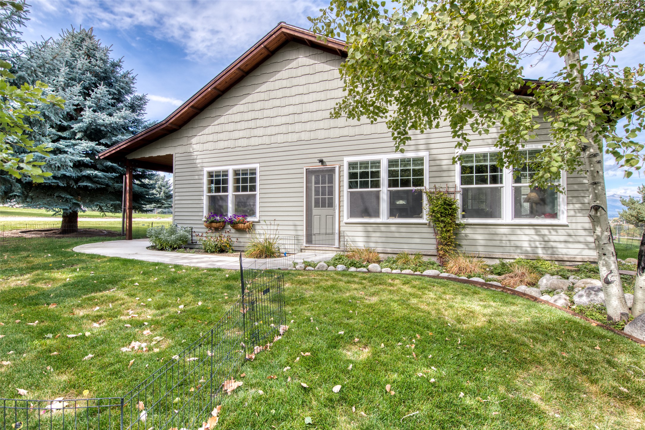 418 Lower Sky Way Property Photo 3