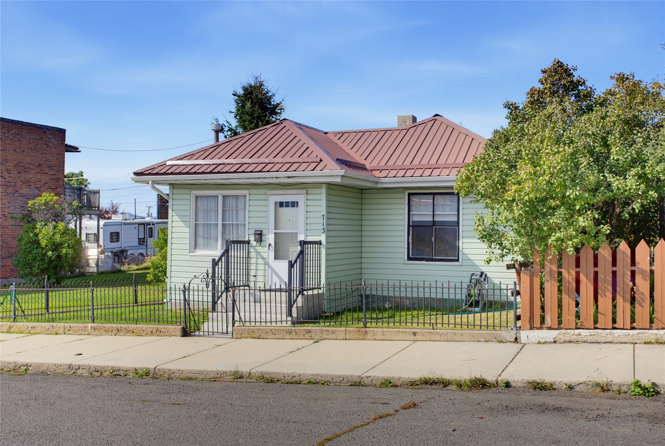 713 Placer Street Property Photo 2