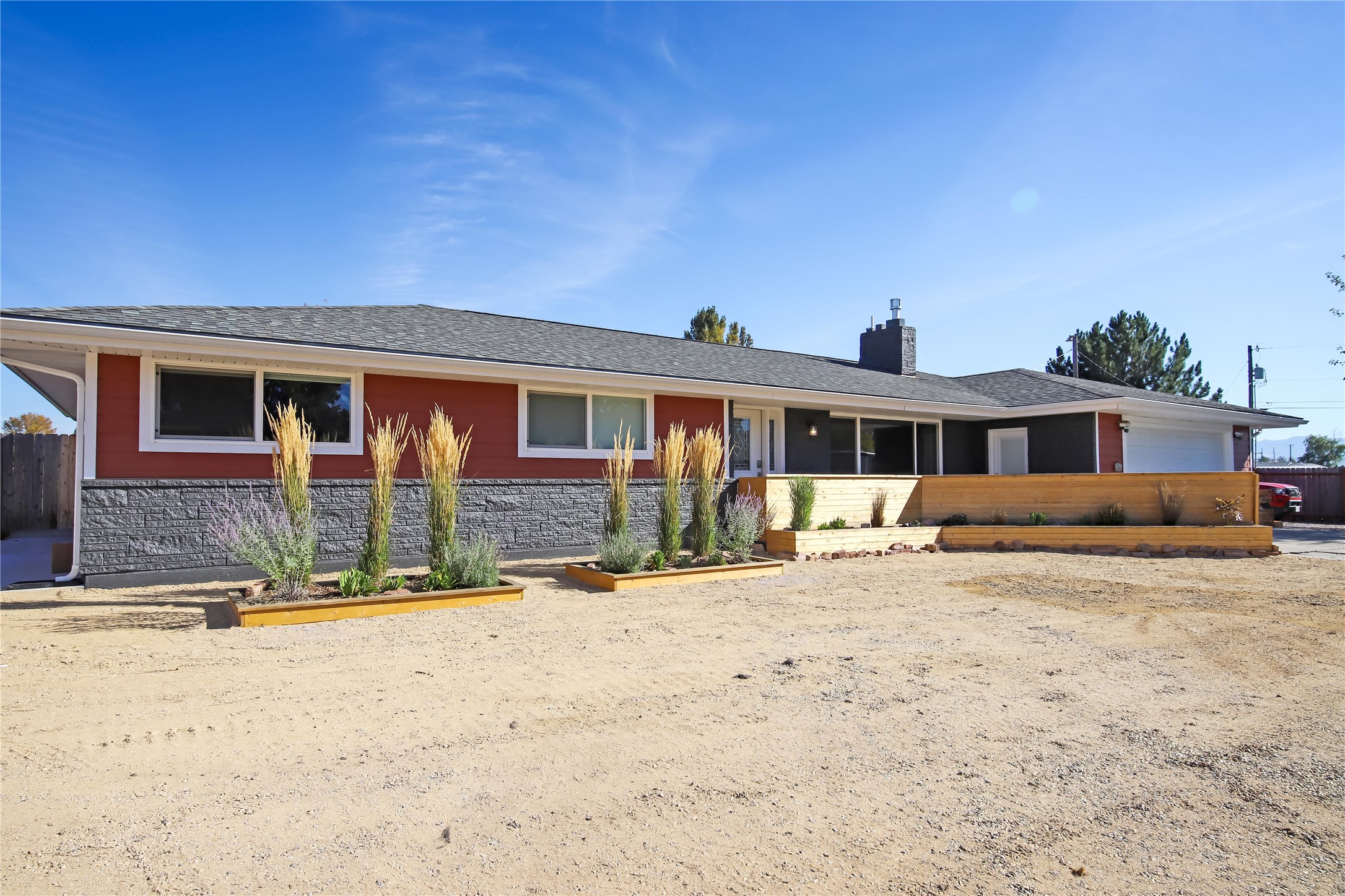 1041 Como Drive Property Photo 2
