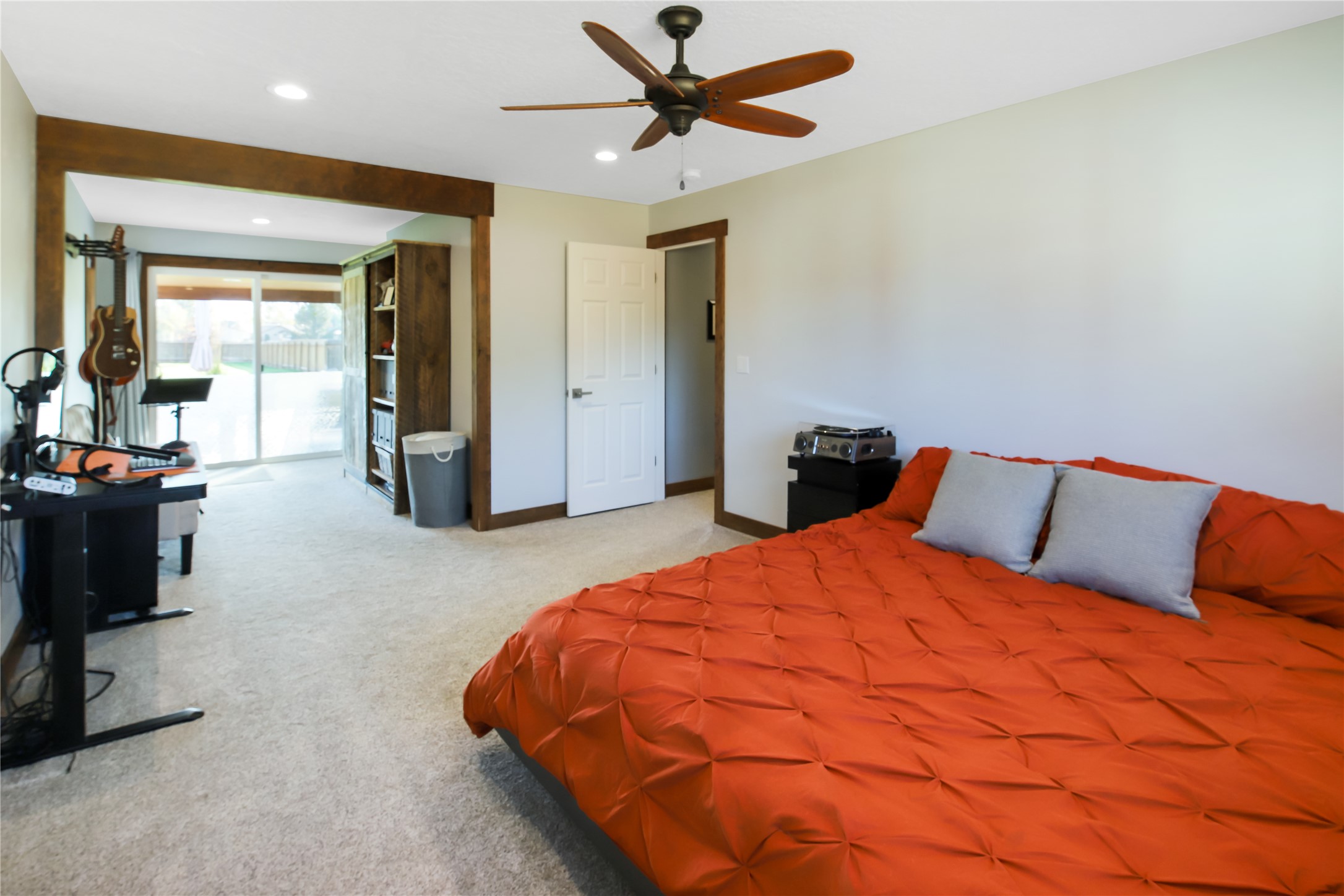 1041 Como Drive Property Photo 14