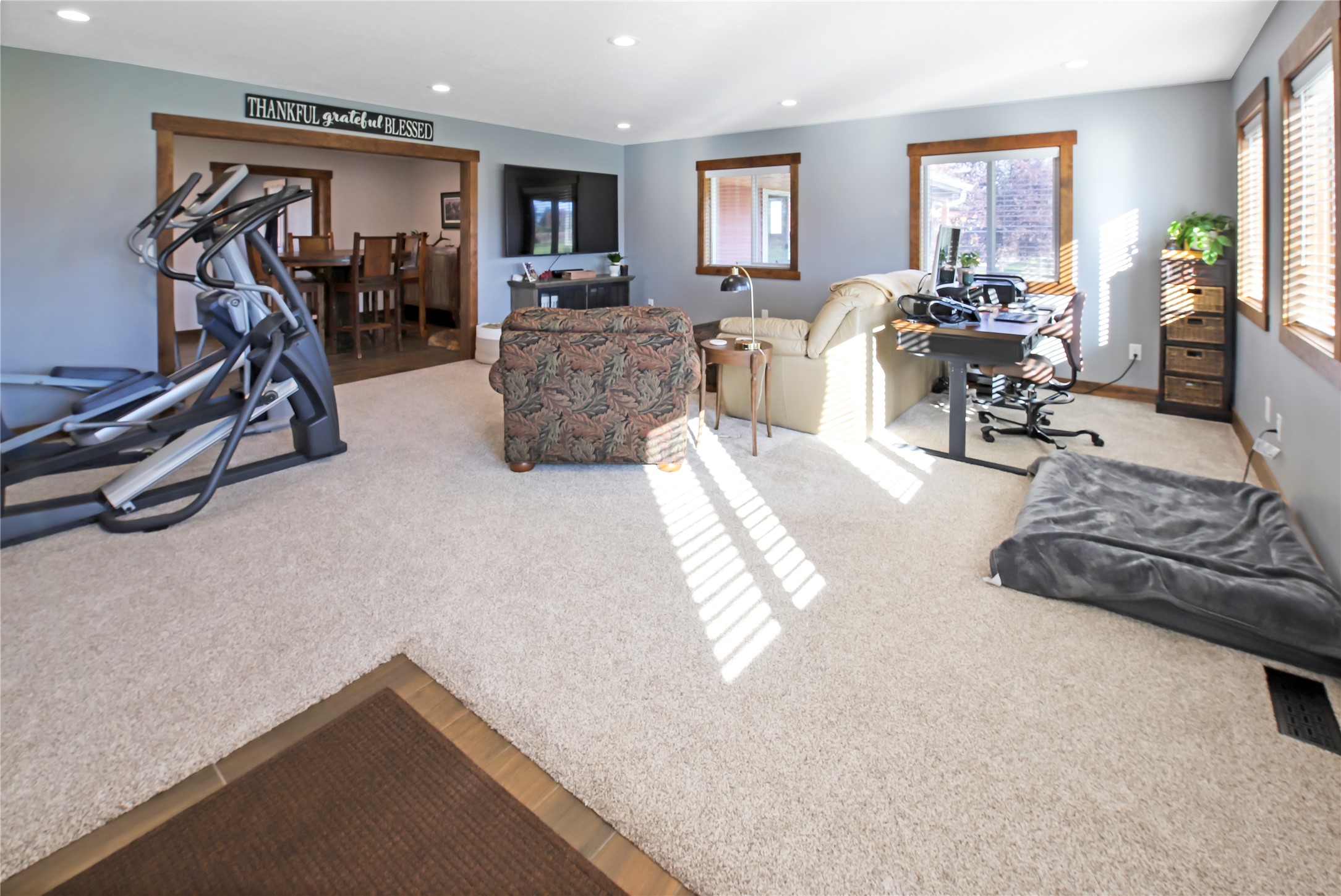 1041 Como Drive Property Photo 23