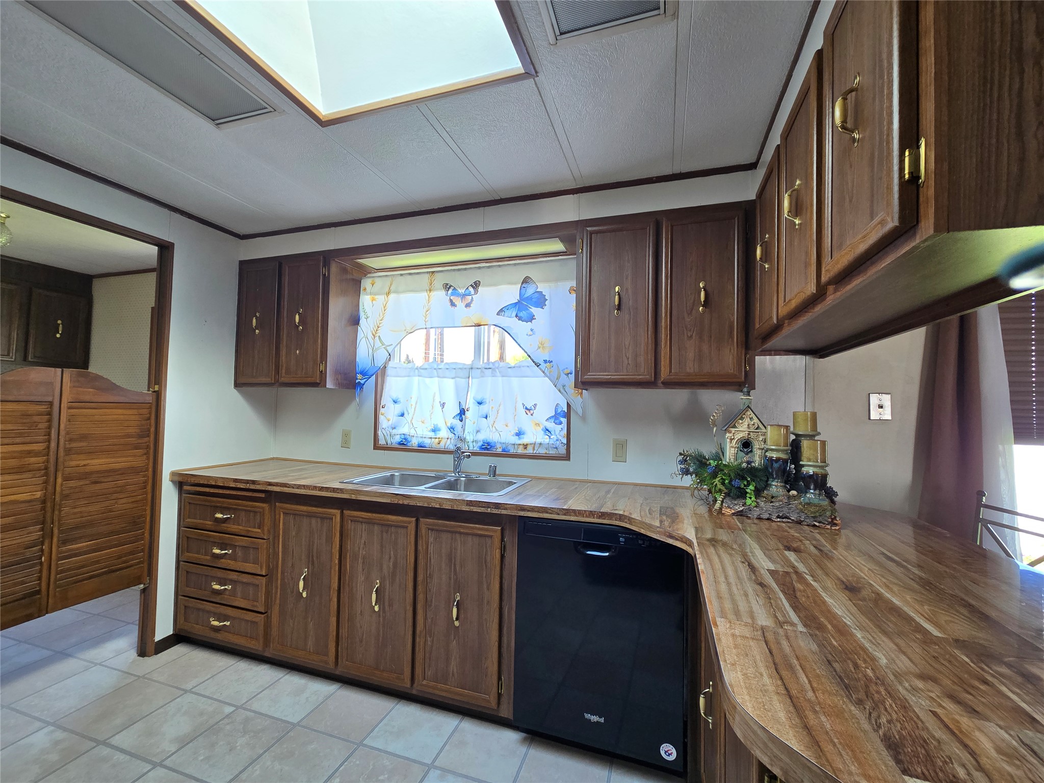 2511 Walnut Street Property Photo 7