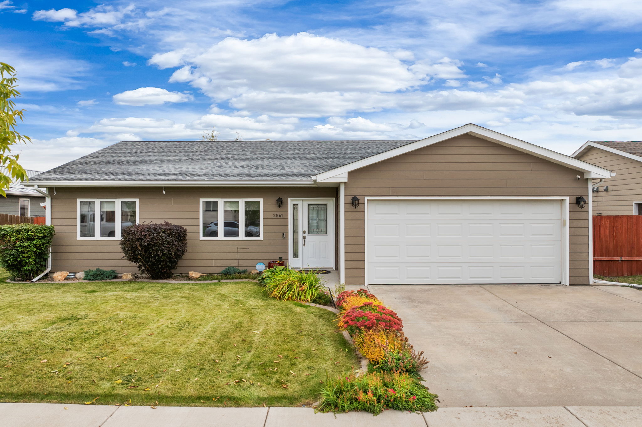 2541 Castle Pines Way Property Photo 1