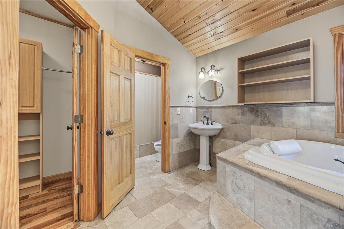 6958 Black Sandy Loop Property Photo 35