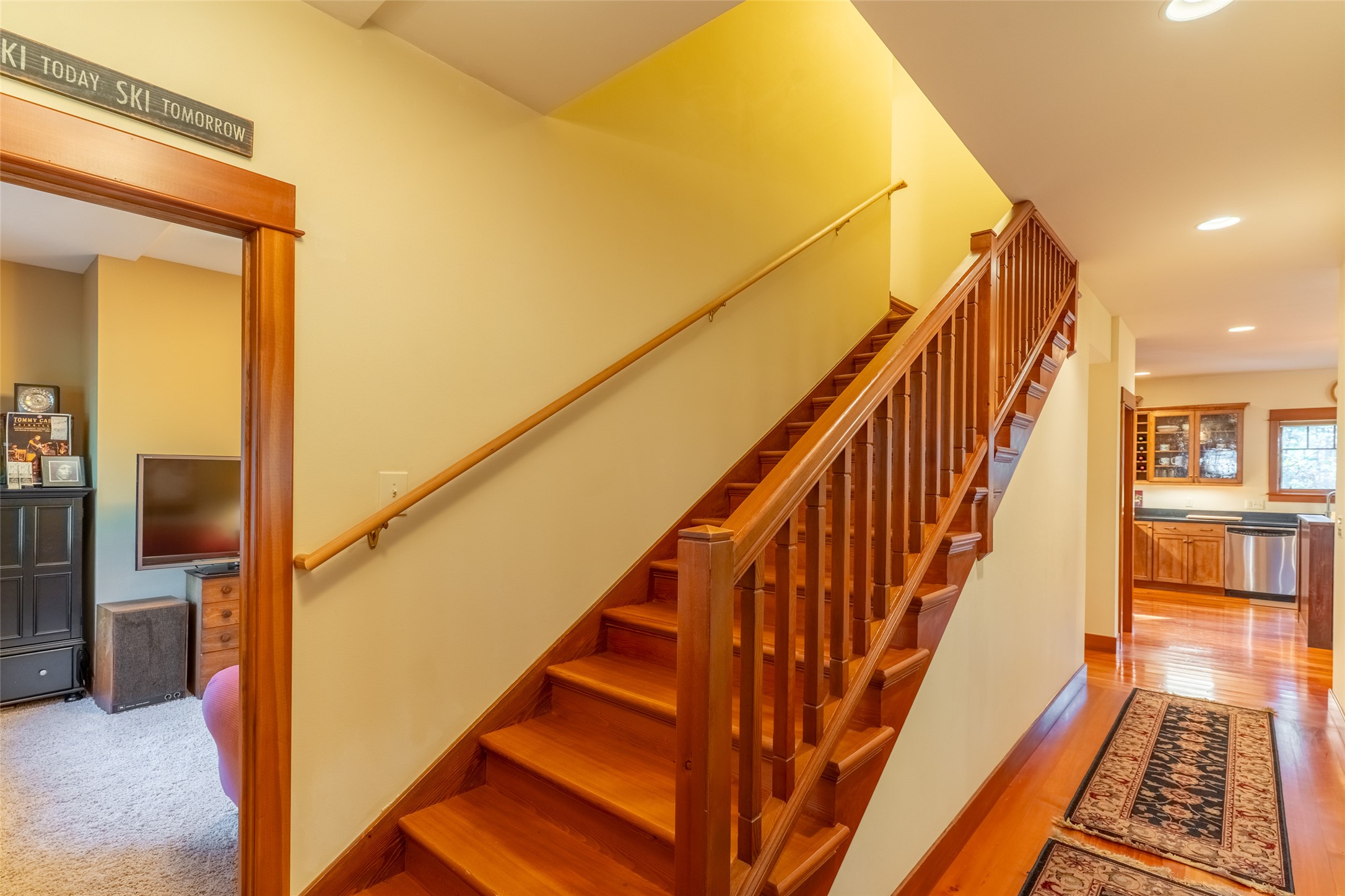 2095 Houston Drive Property Photo 4