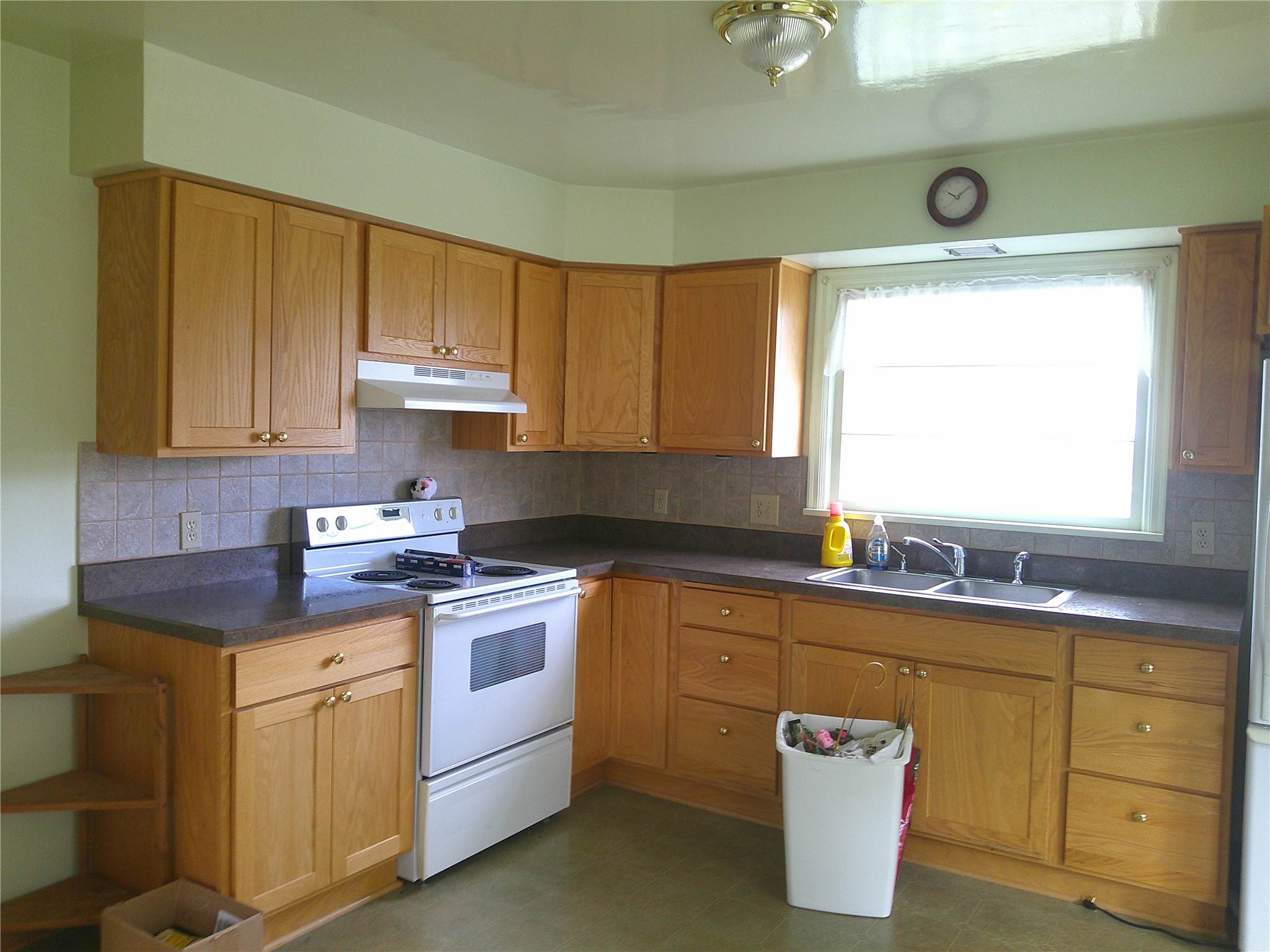 912 W 5th Street Property Photo 9