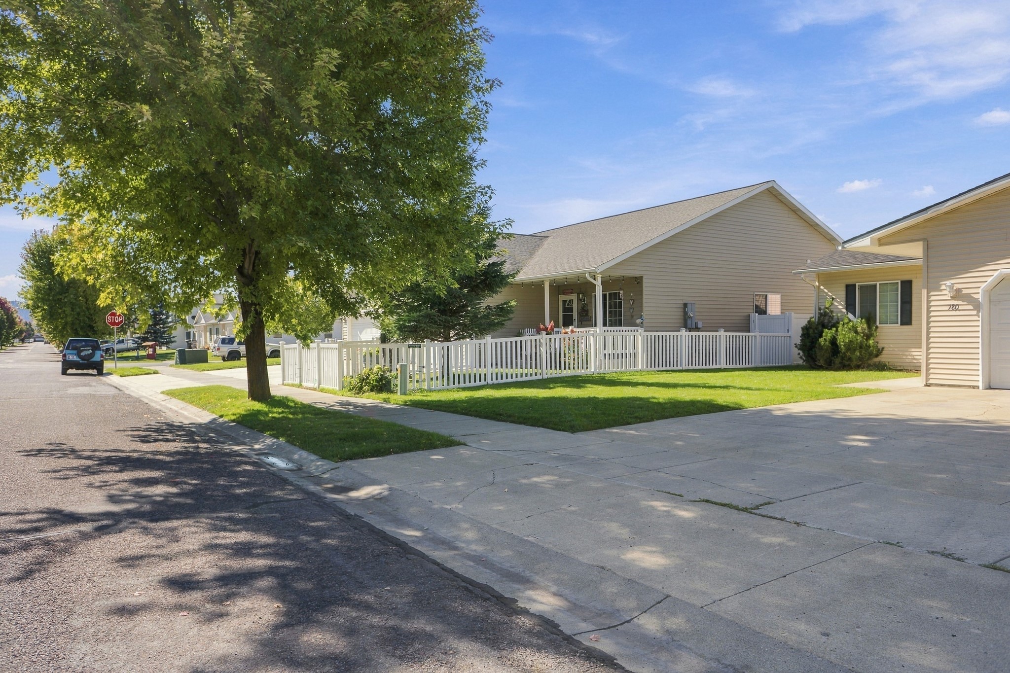 182 Empire Loop Property Photo 23