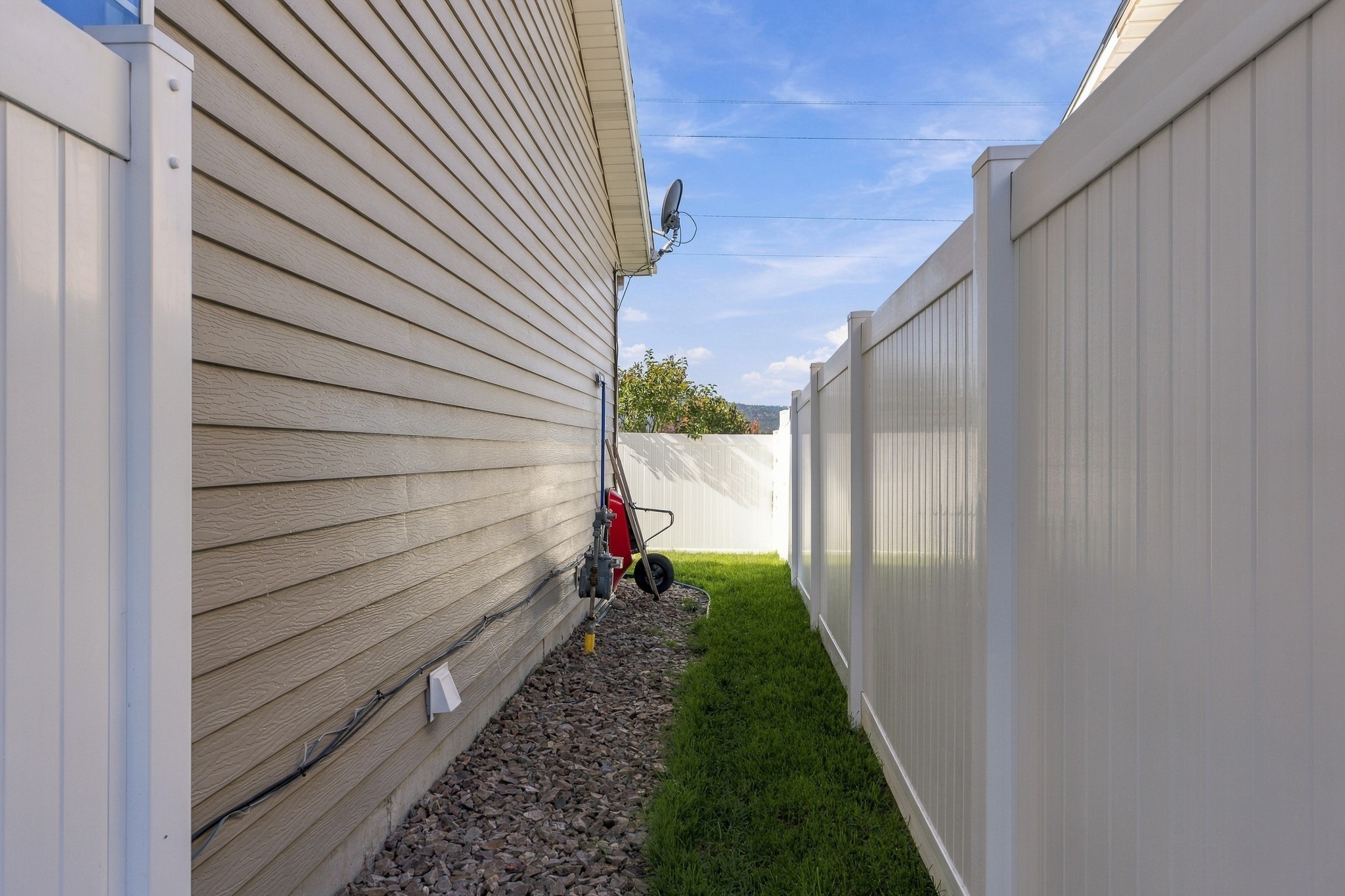 182 Empire Loop Property Photo 25