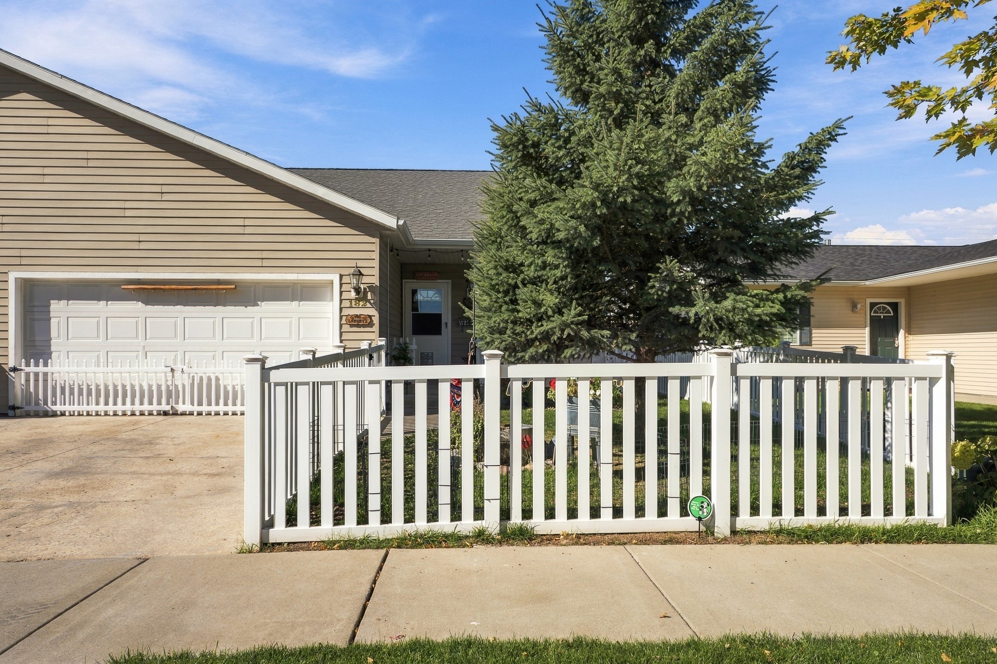 182 Empire Loop Property Photo 29