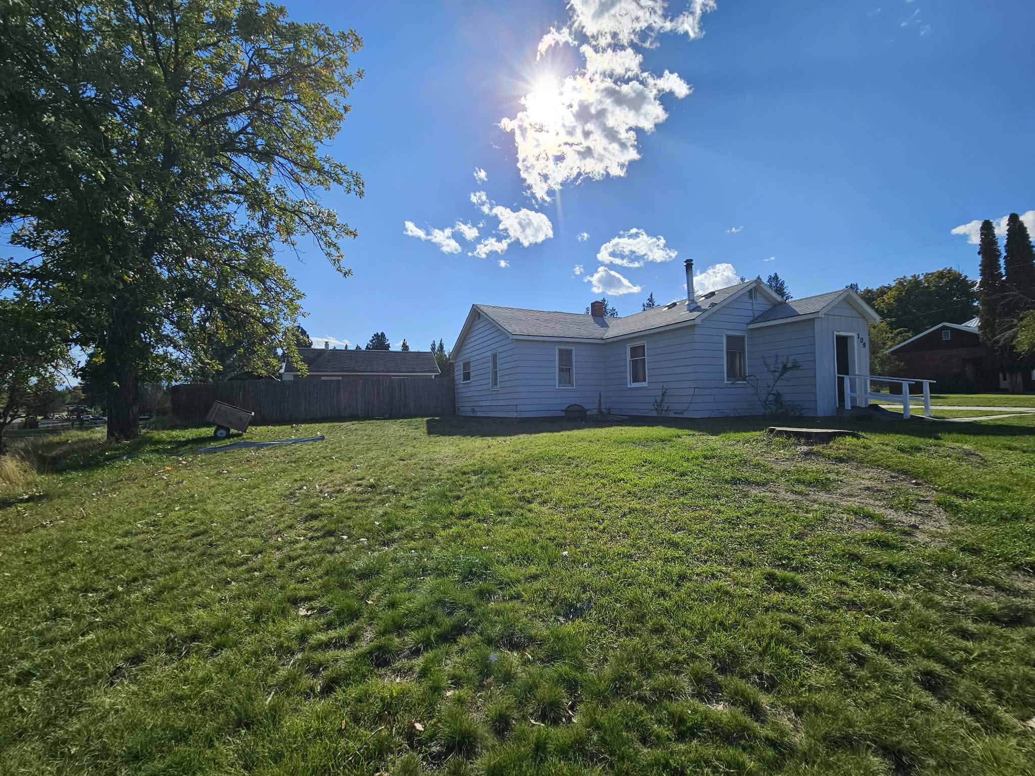 109 W Southwic Avenue Property Photo 1